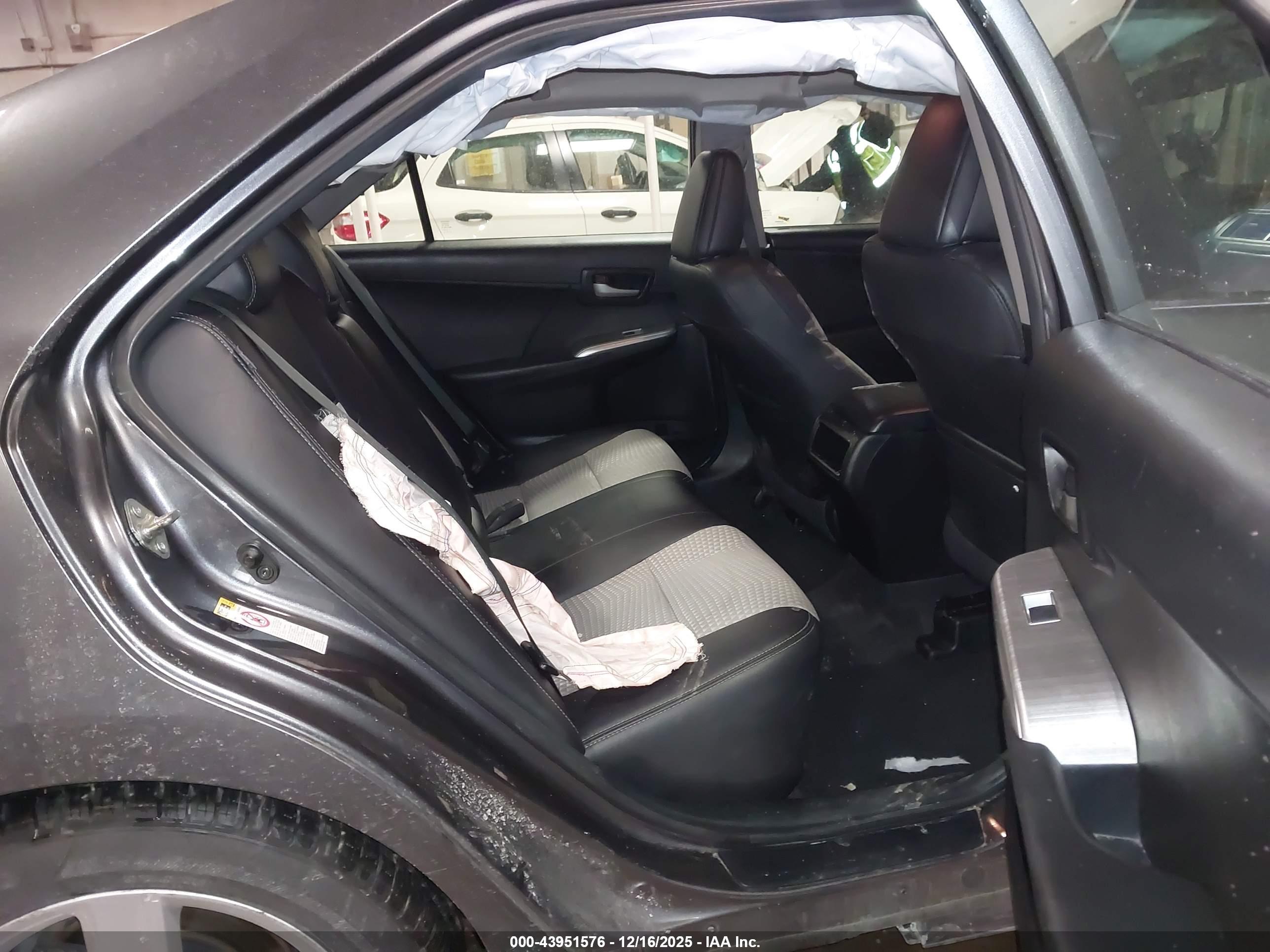 TOYOTA CAMRY image 8