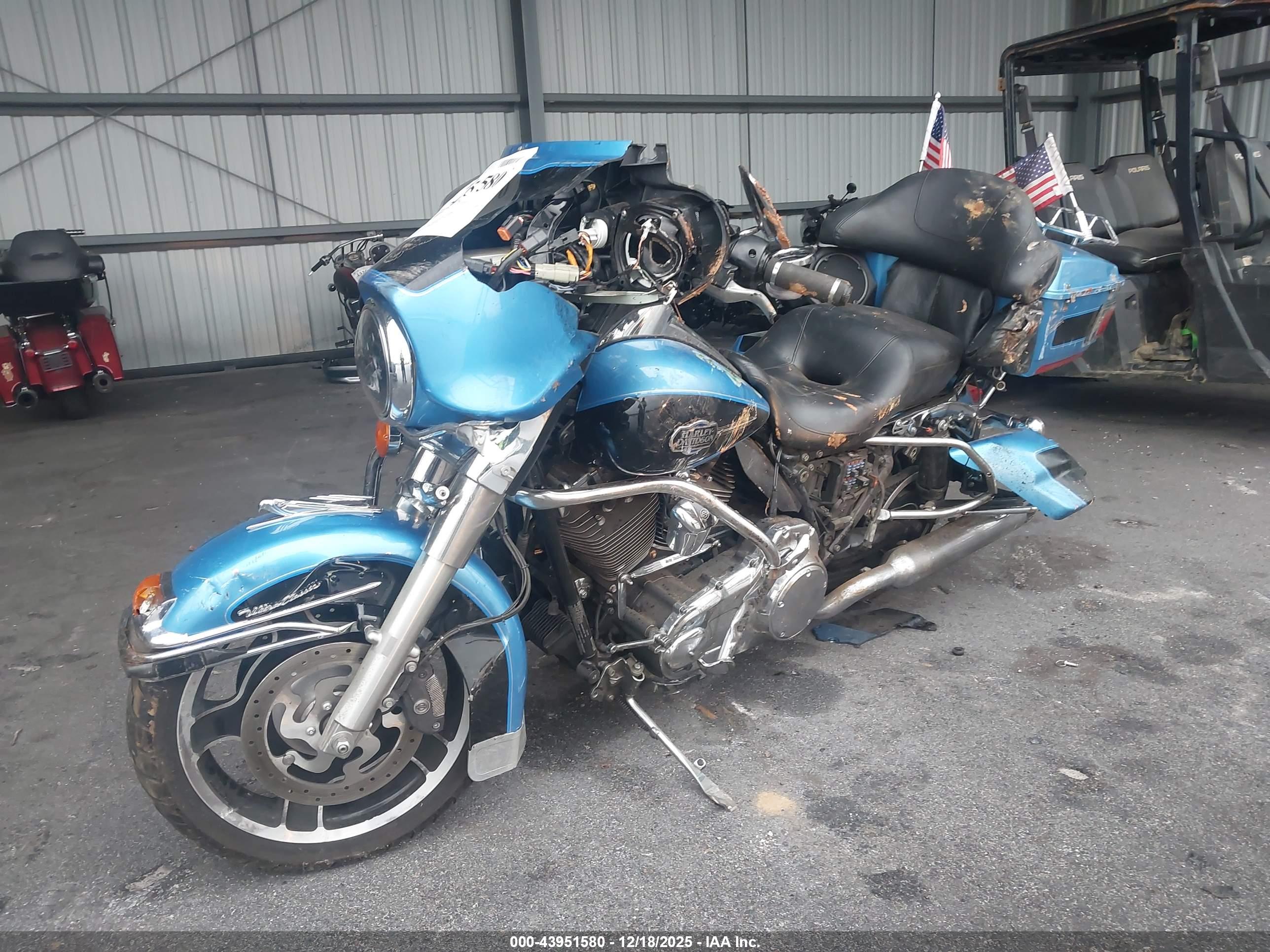 HARLEY-DAVIDSON FLHTCU image 2