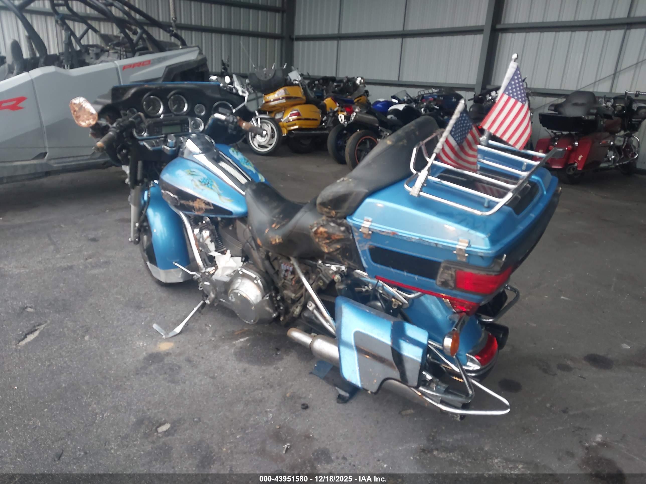 HARLEY-DAVIDSON FLHTCU image 3