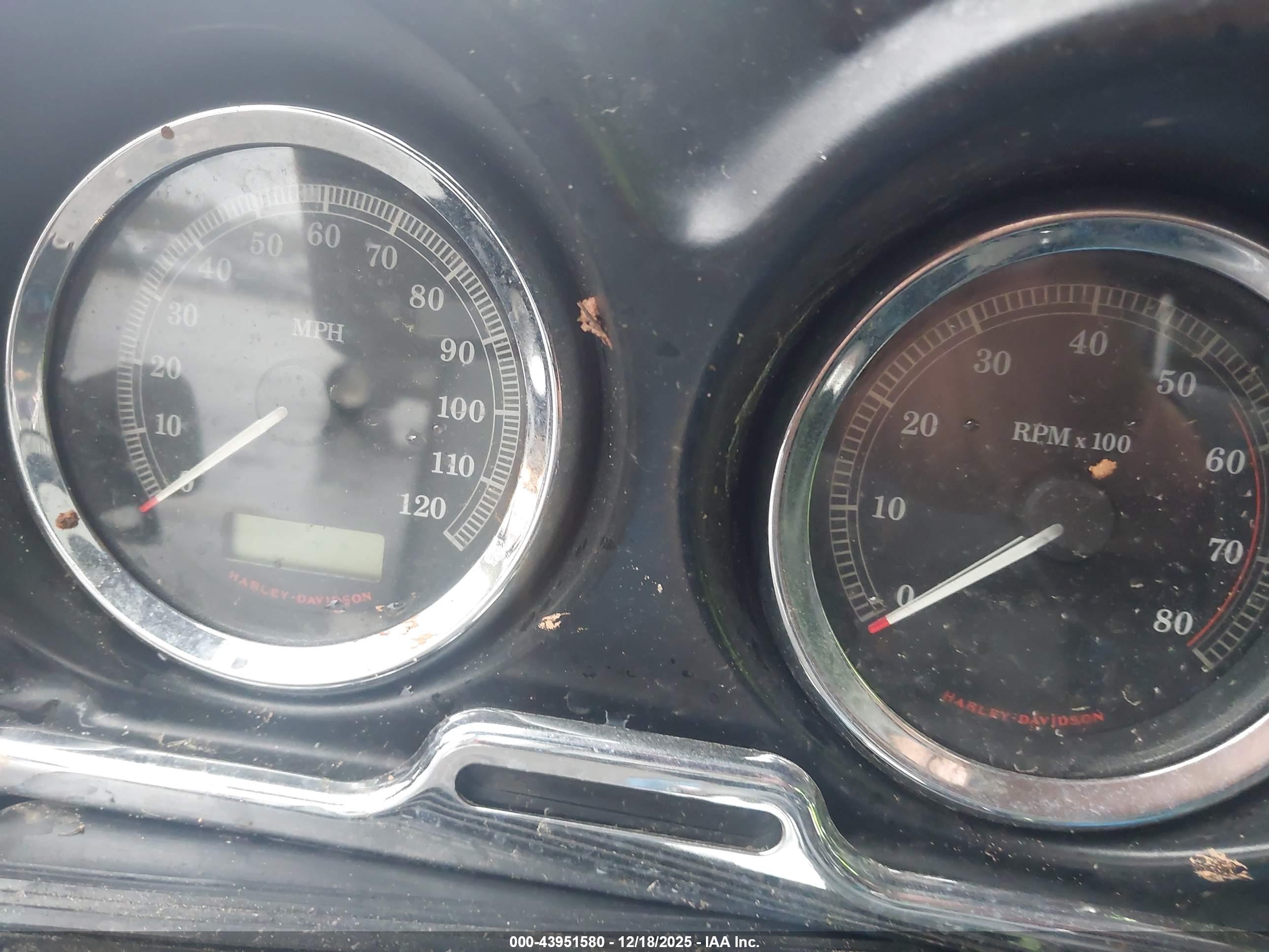 HARLEY-DAVIDSON FLHTCU image 7