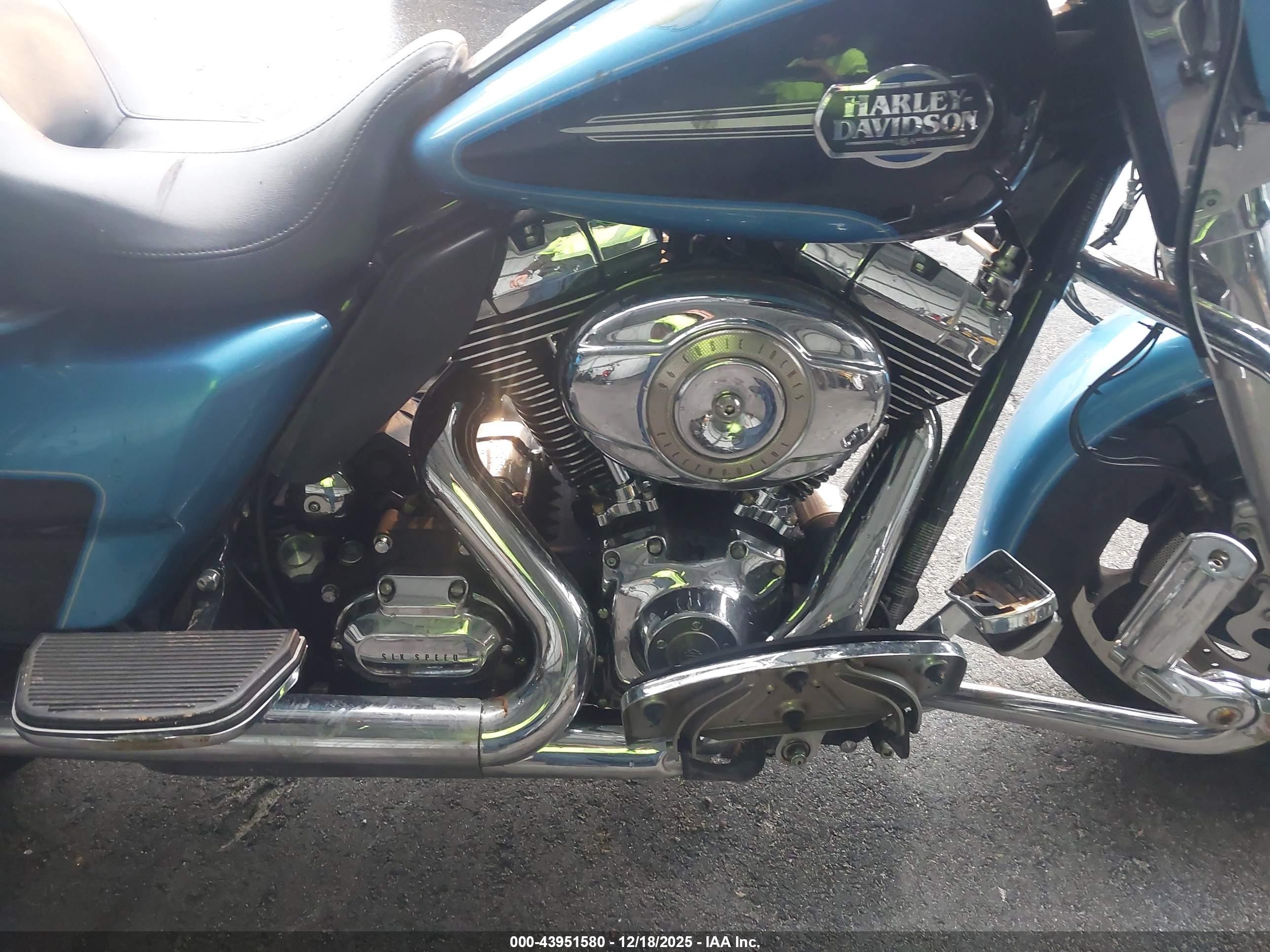 HARLEY-DAVIDSON FLHTCU image 8