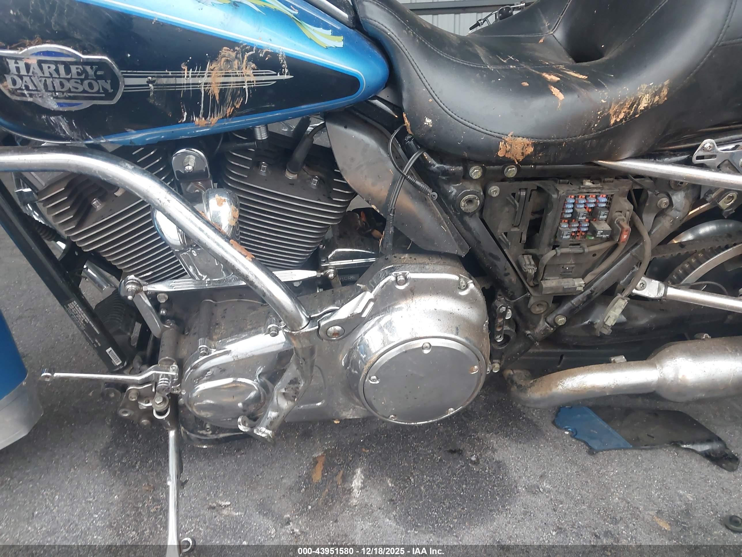 HARLEY-DAVIDSON FLHTCU image 9
