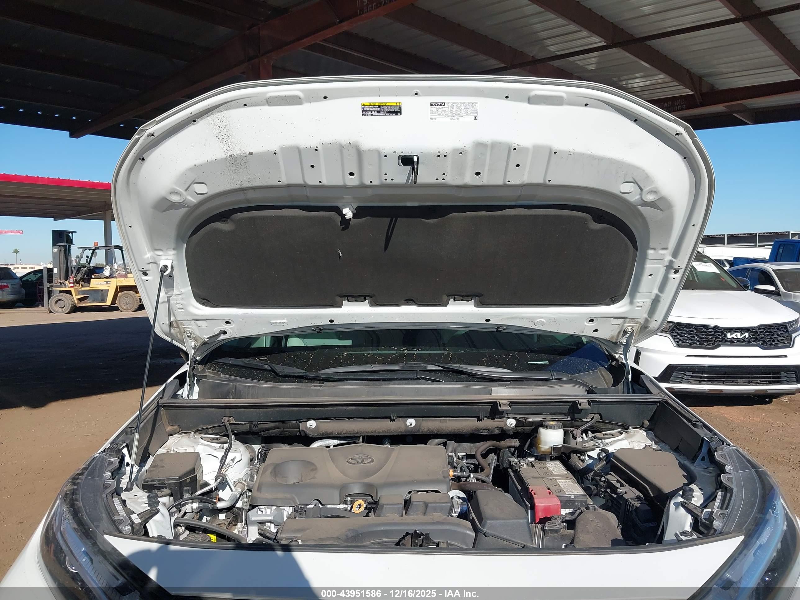 TOYOTA RAV4 image 10