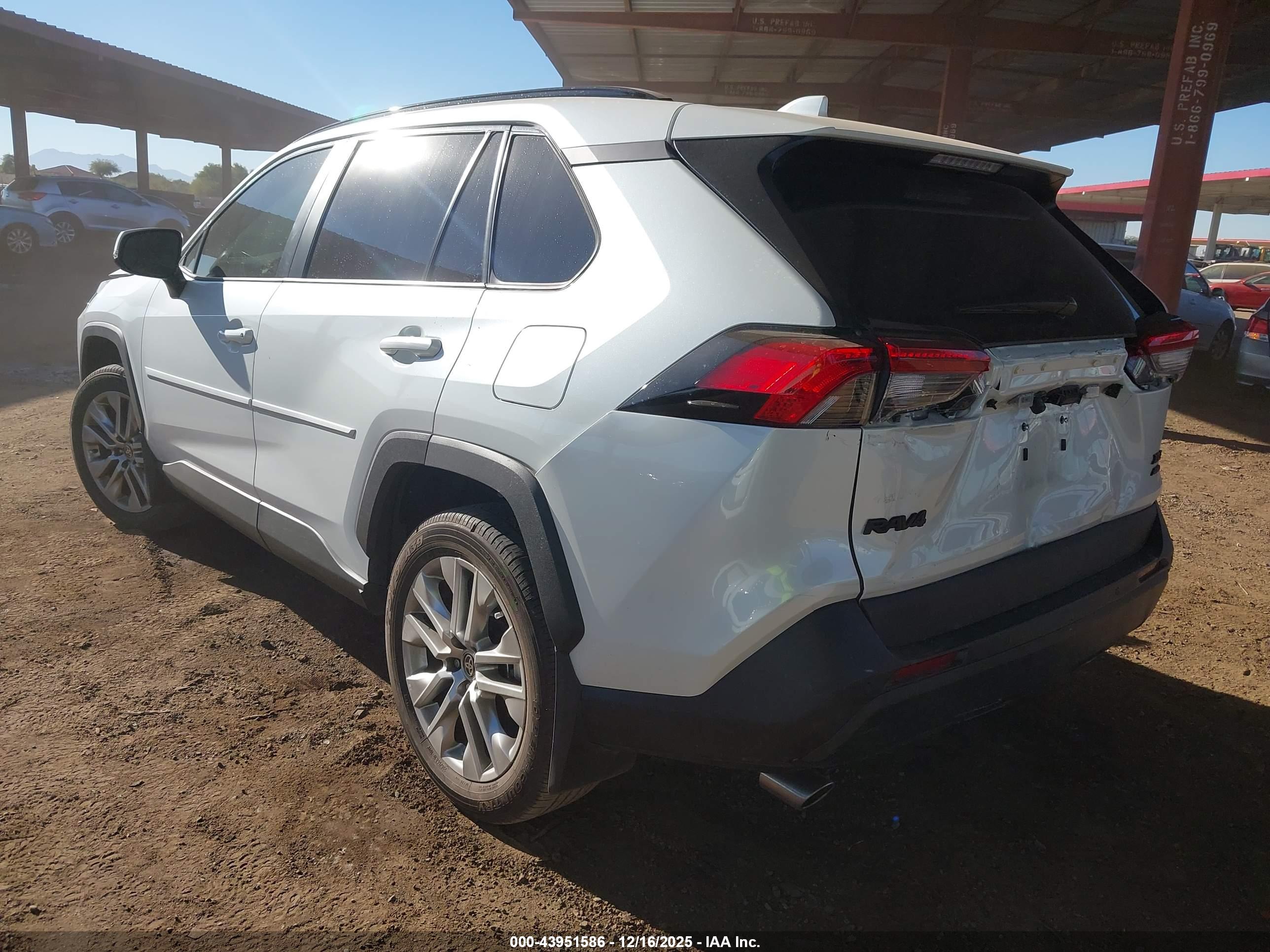 TOYOTA RAV4 image 3