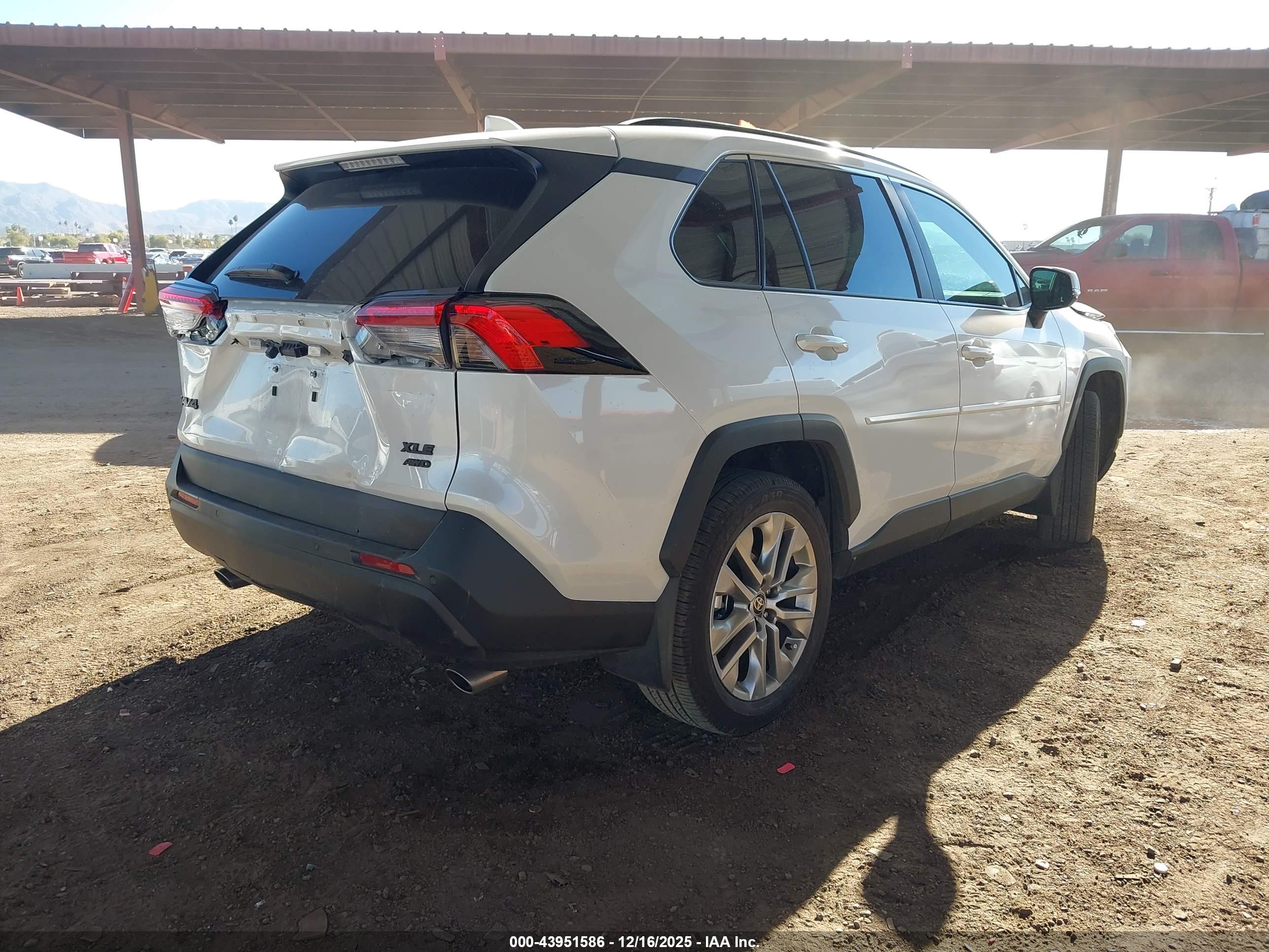 TOYOTA RAV4 image 4