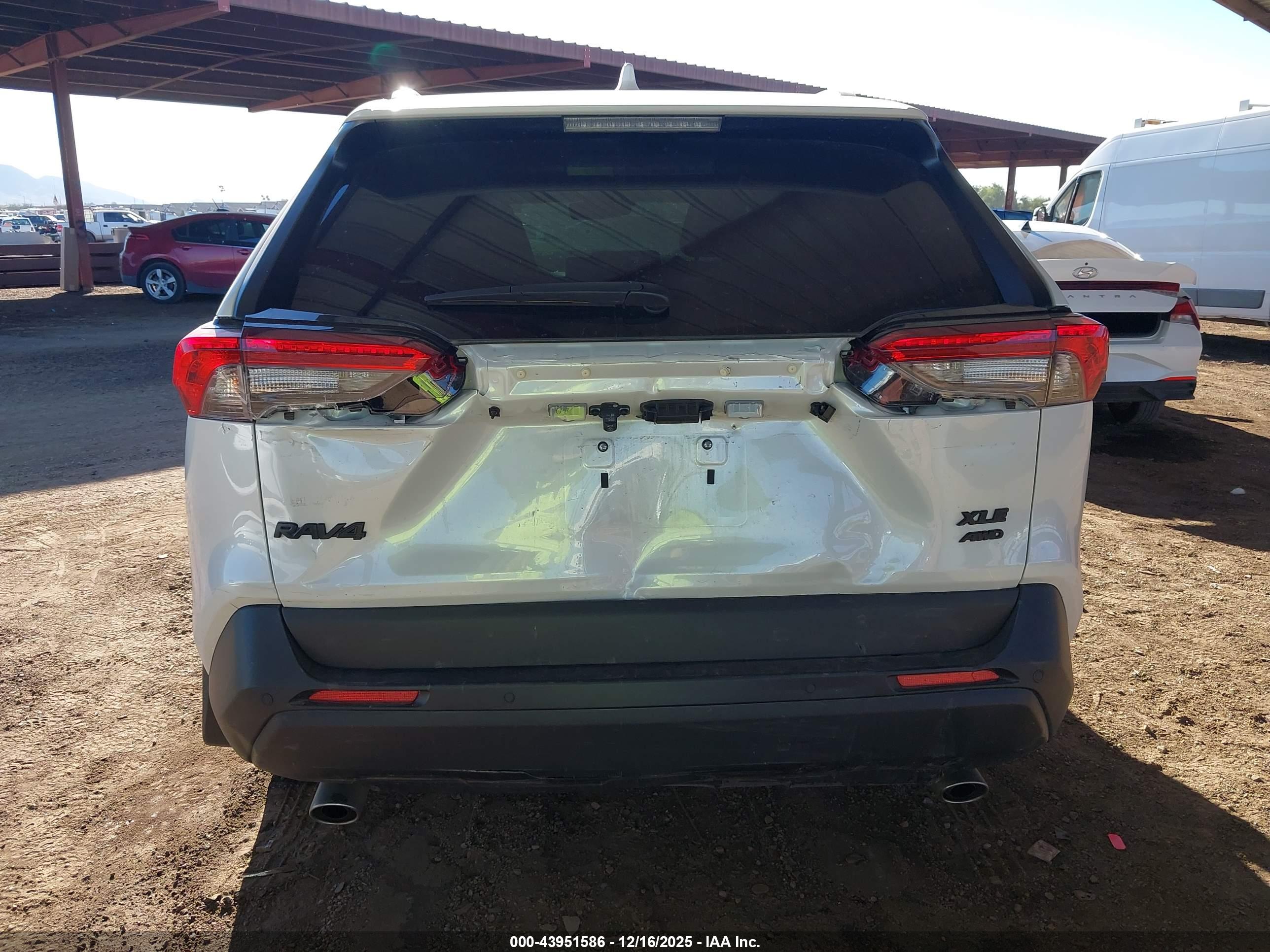 TOYOTA RAV4 image 6