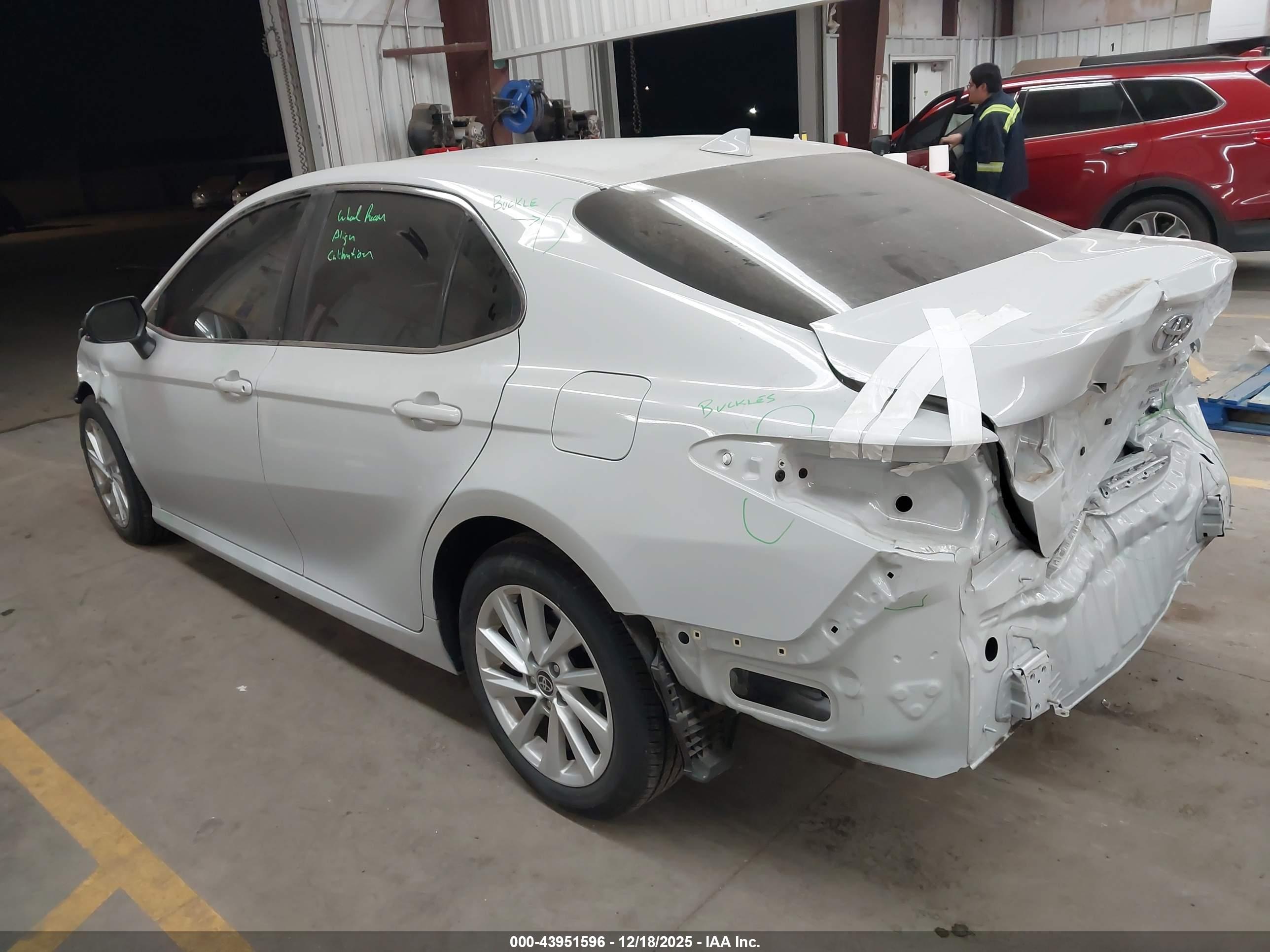 TOYOTA CAMRY image 3