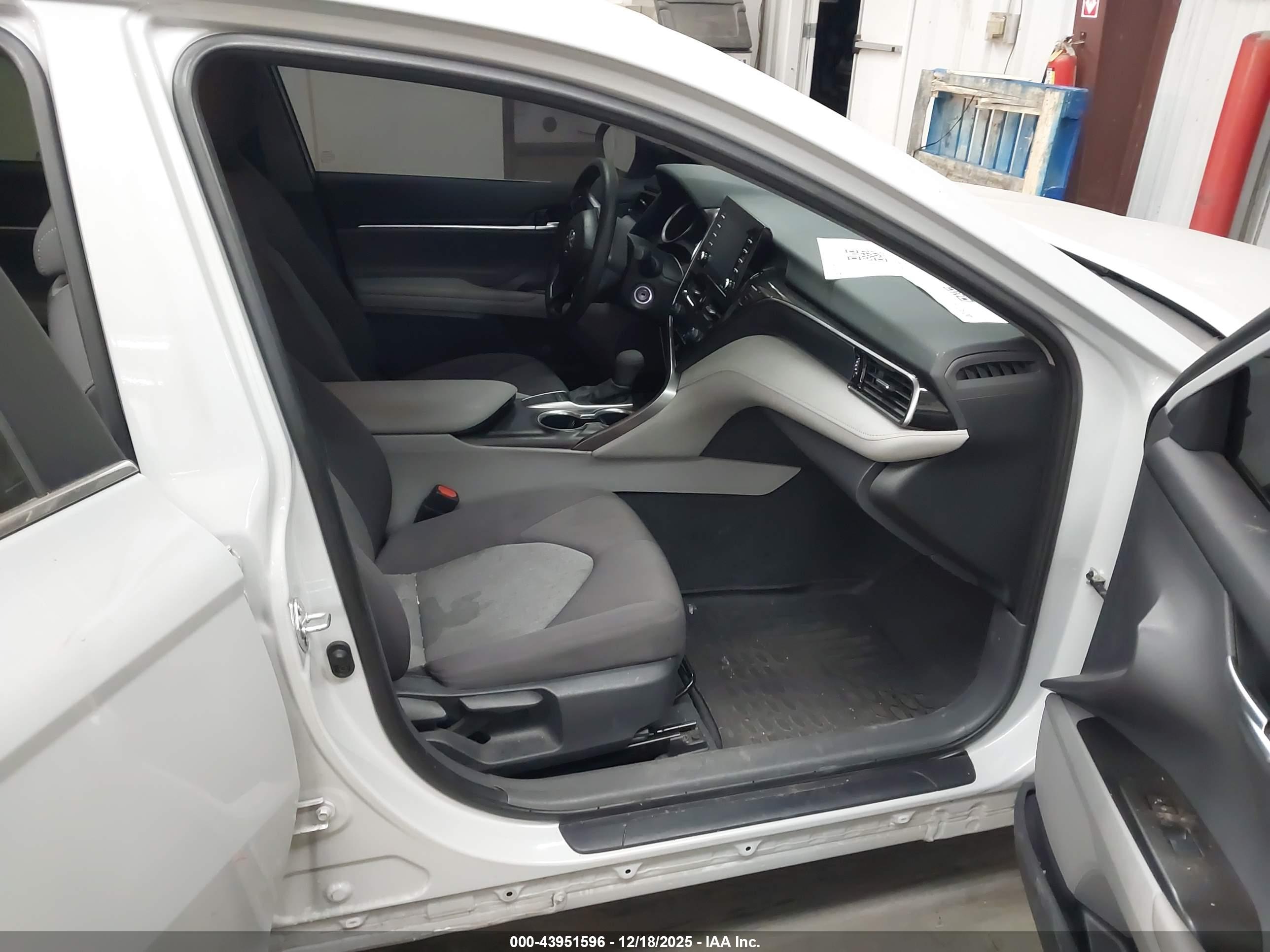 TOYOTA CAMRY image 5