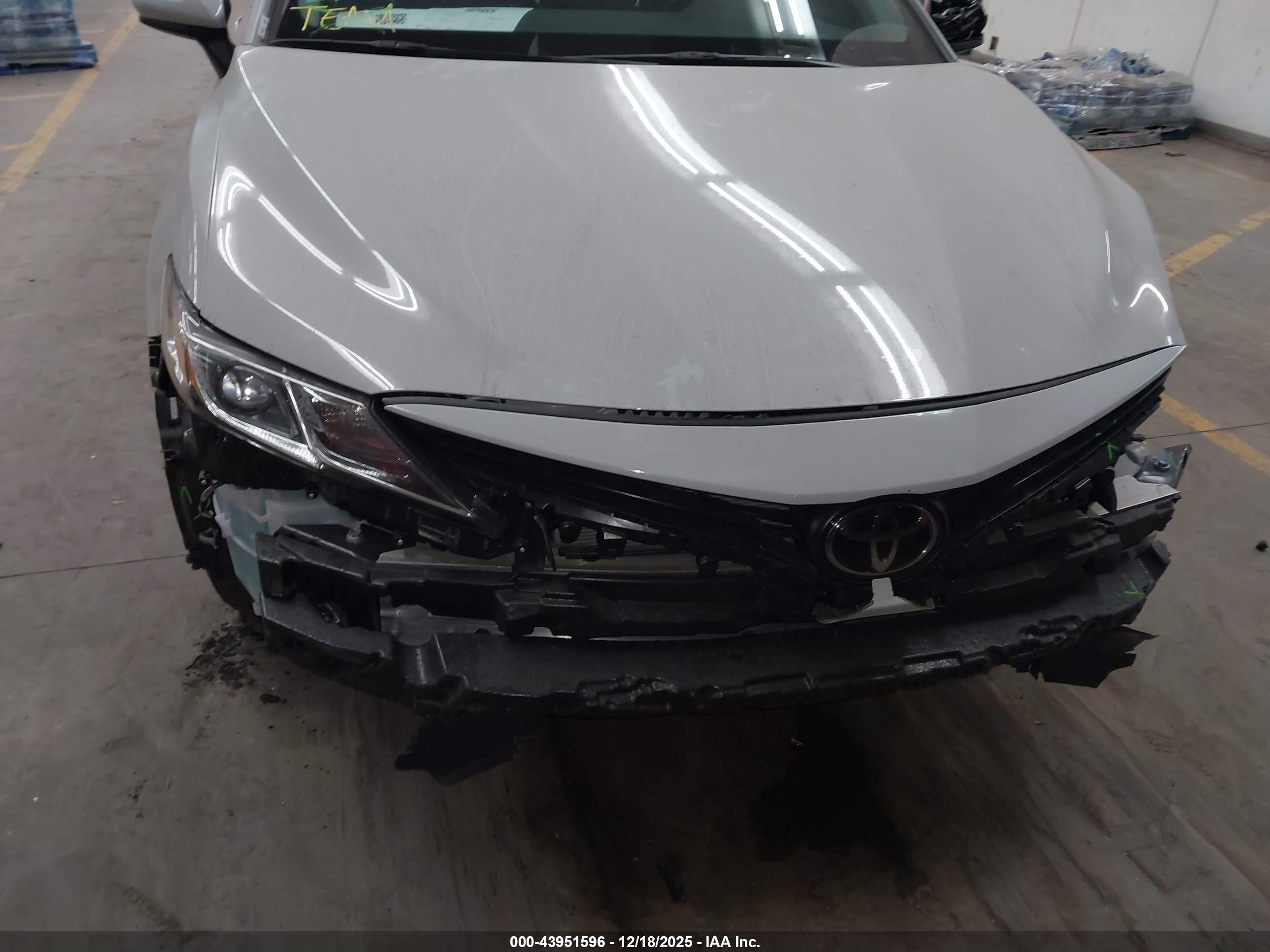 TOYOTA CAMRY image 6