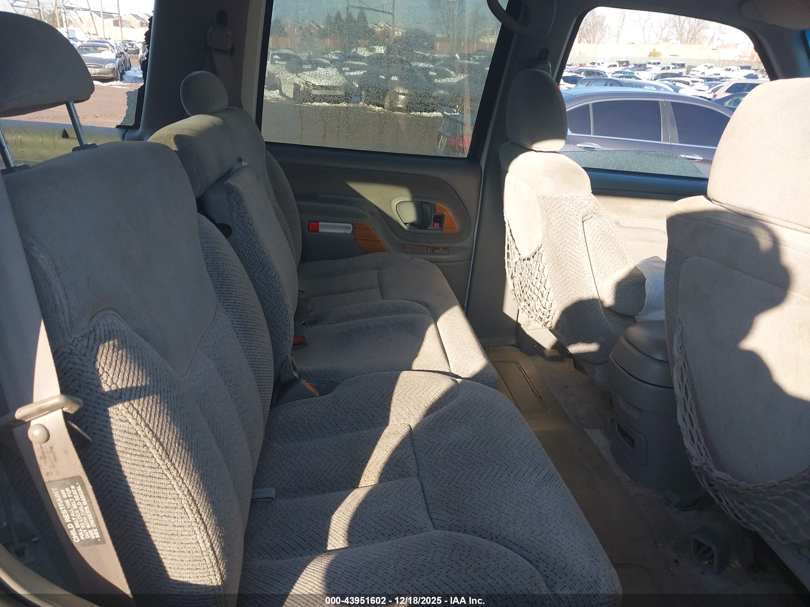 CHEVROLET TAHOE image 8