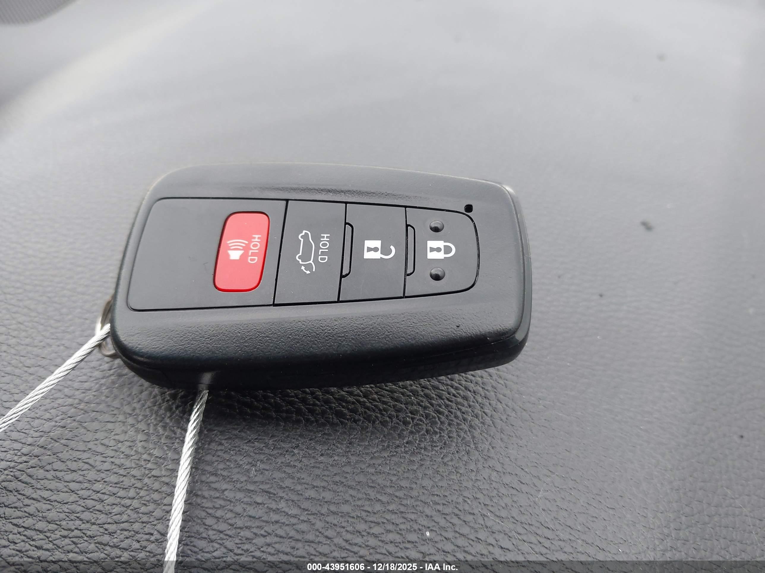TOYOTA RAV4 image 11