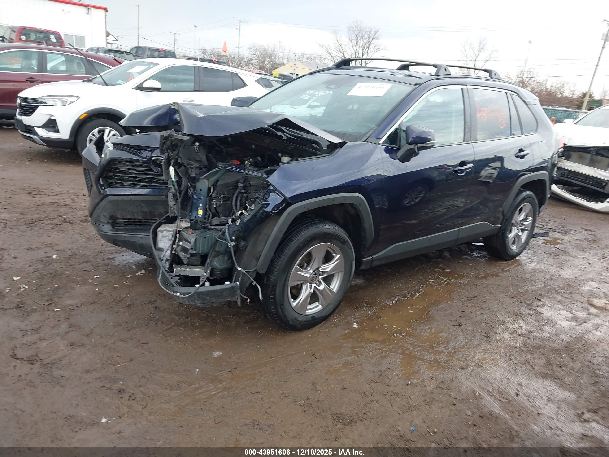 TOYOTA RAV4 image 2