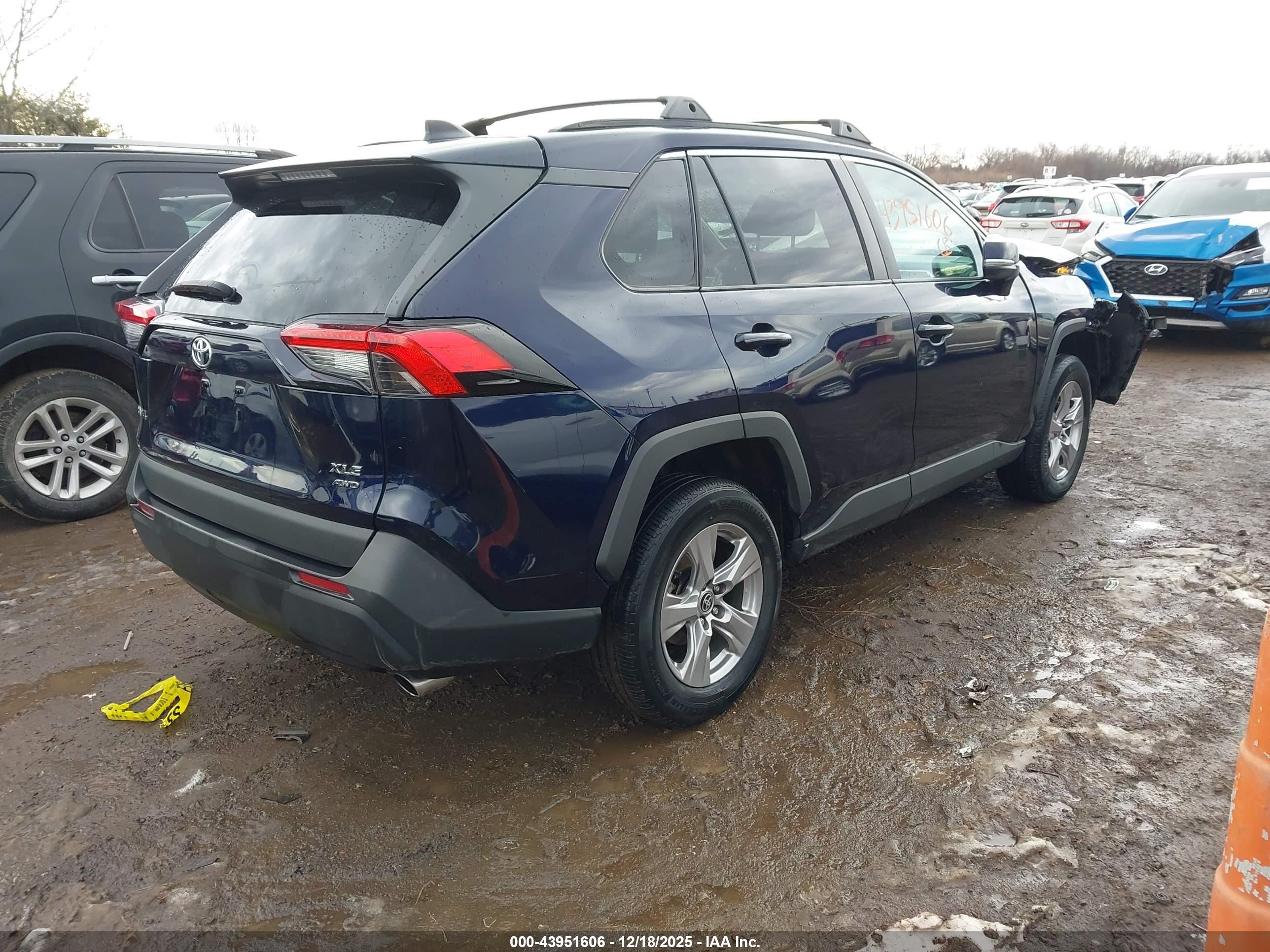 TOYOTA RAV4 image 4
