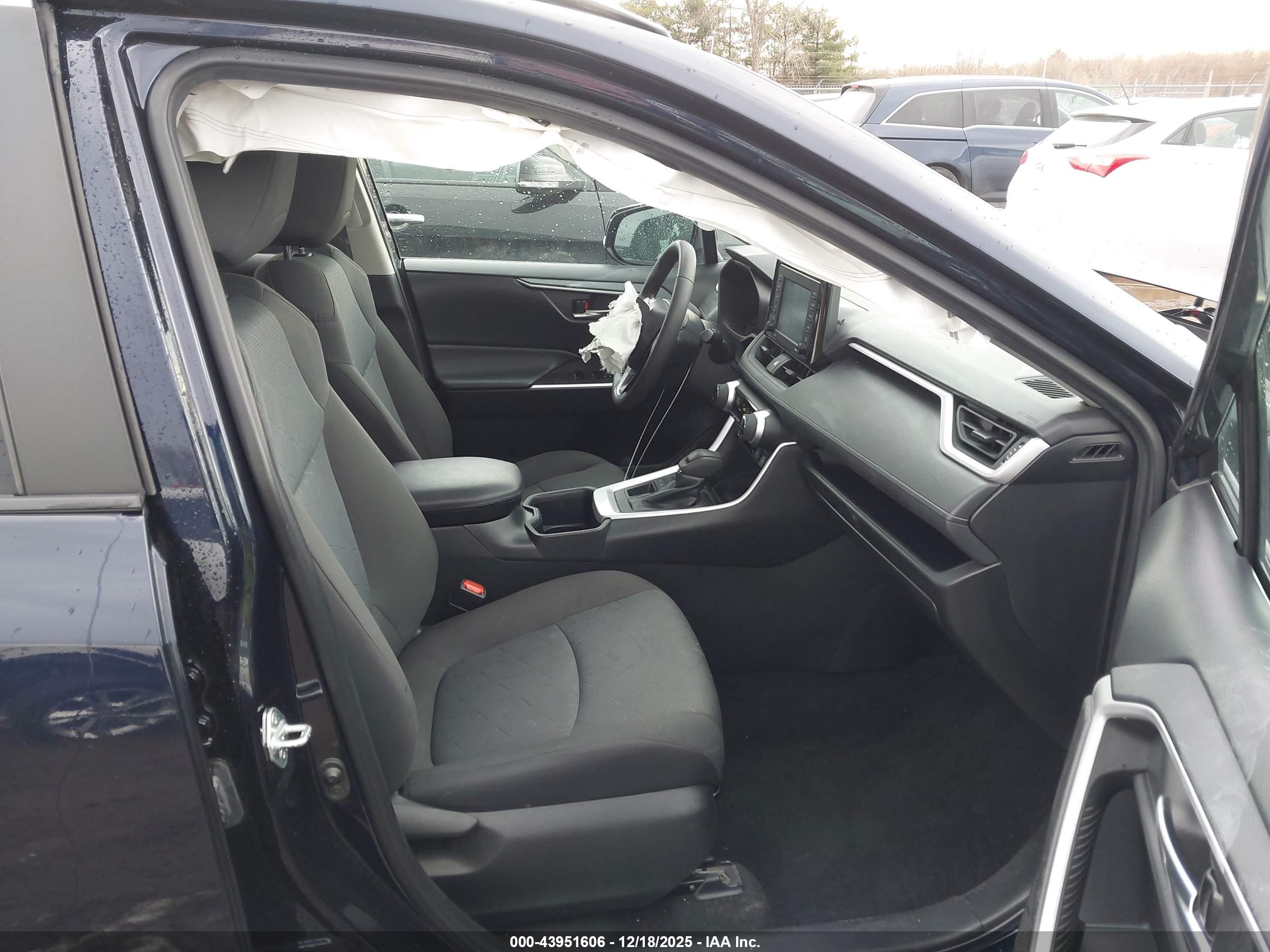 TOYOTA RAV4 image 5