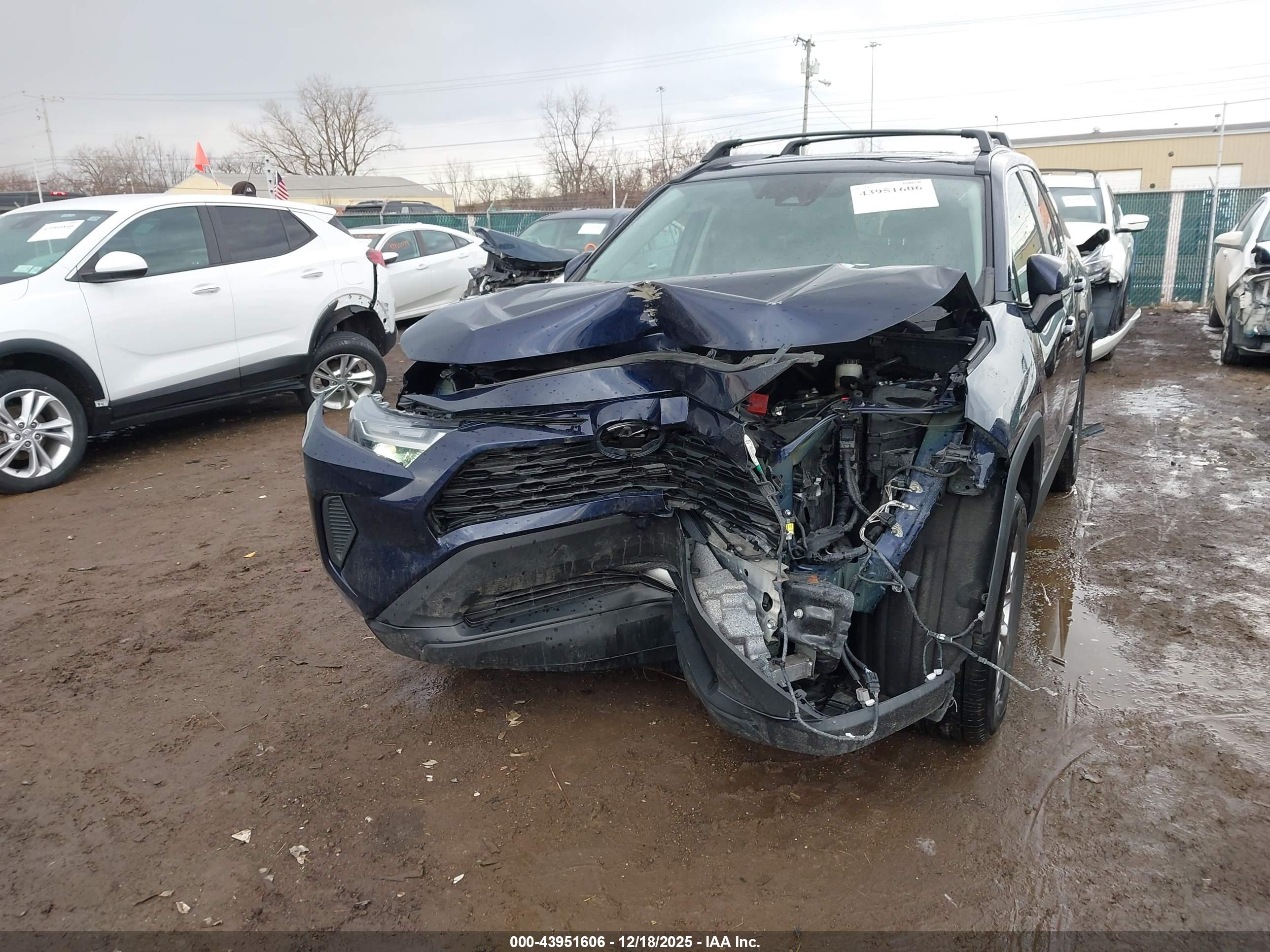 TOYOTA RAV4 image 6