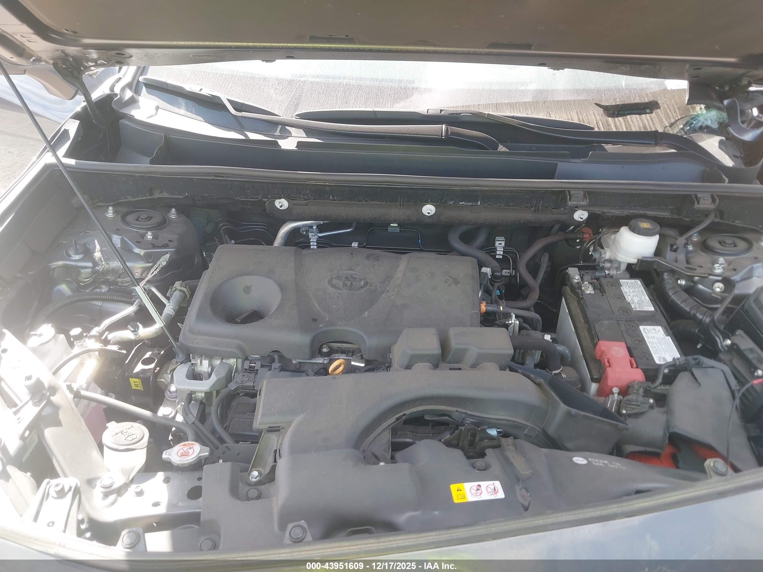 TOYOTA RAV4 image 10