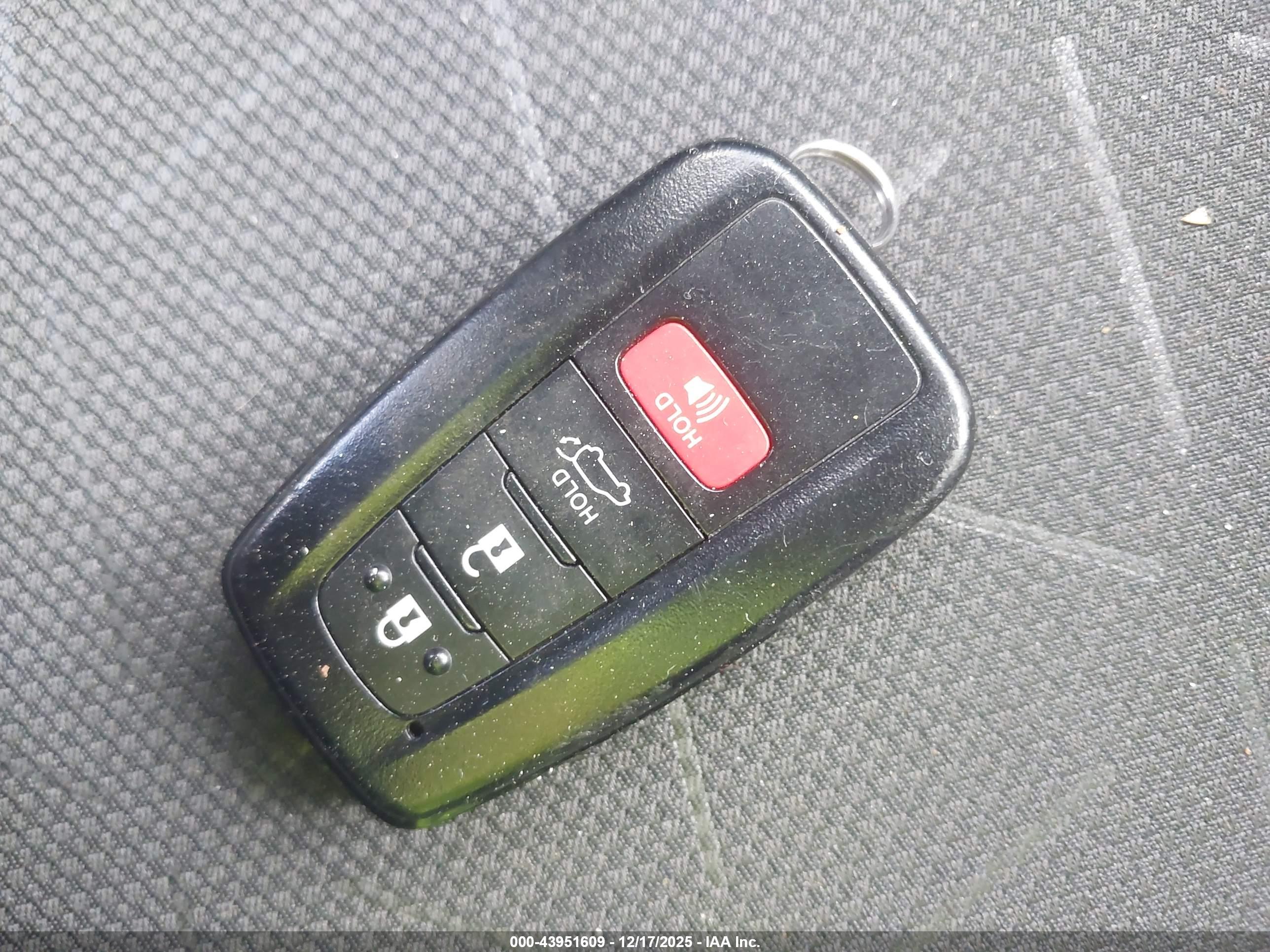 TOYOTA RAV4 image 11