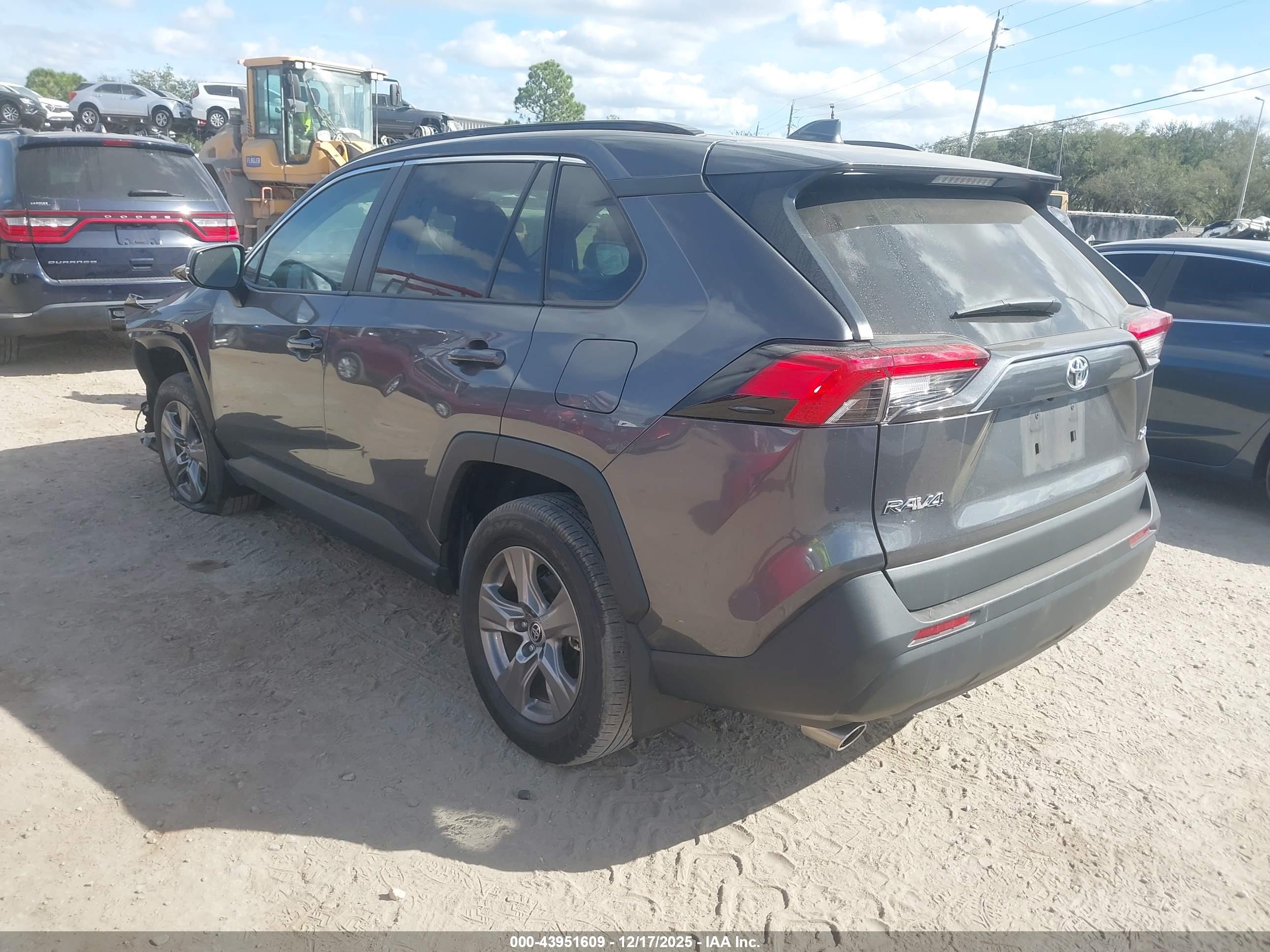 TOYOTA RAV4 image 3