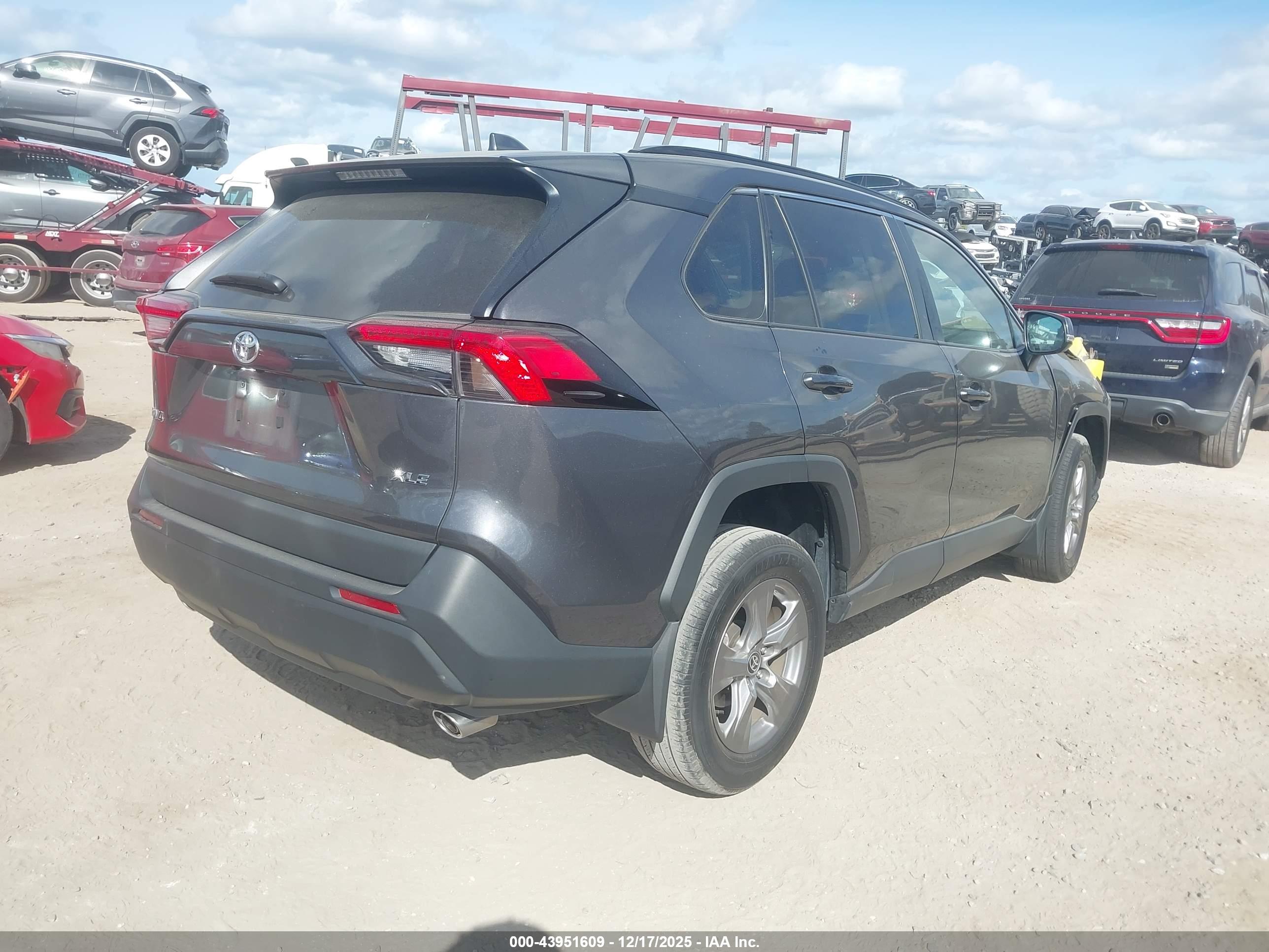 TOYOTA RAV4 image 4