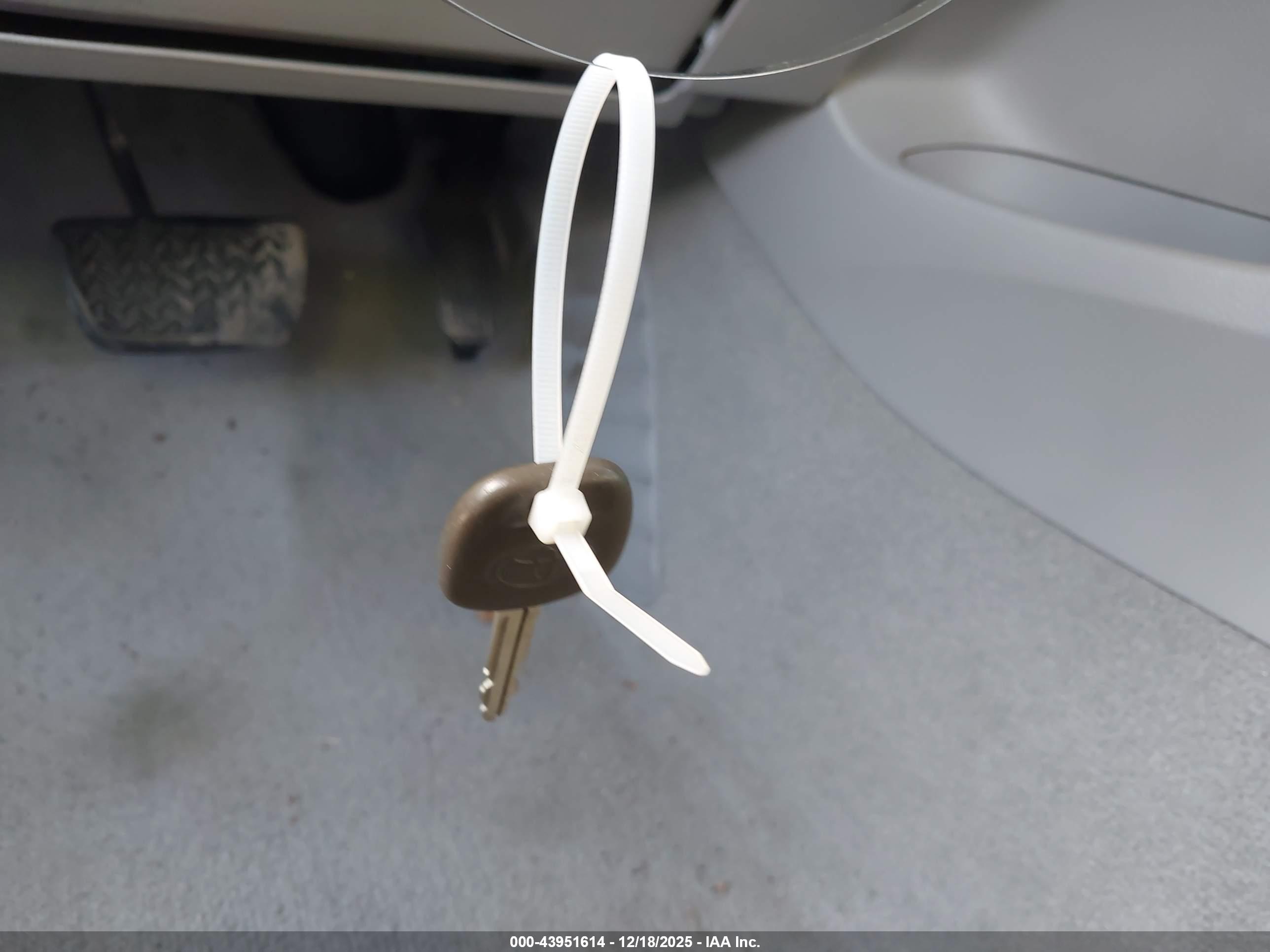 TOYOTA CAMRY image 11