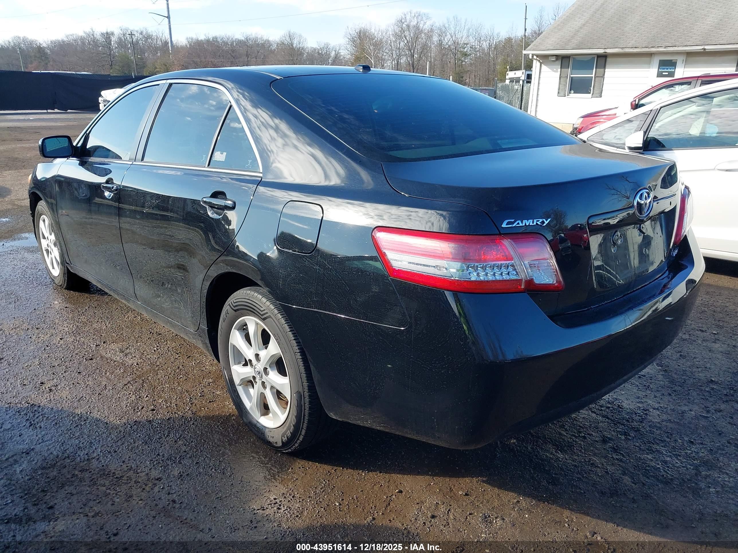 TOYOTA CAMRY image 3