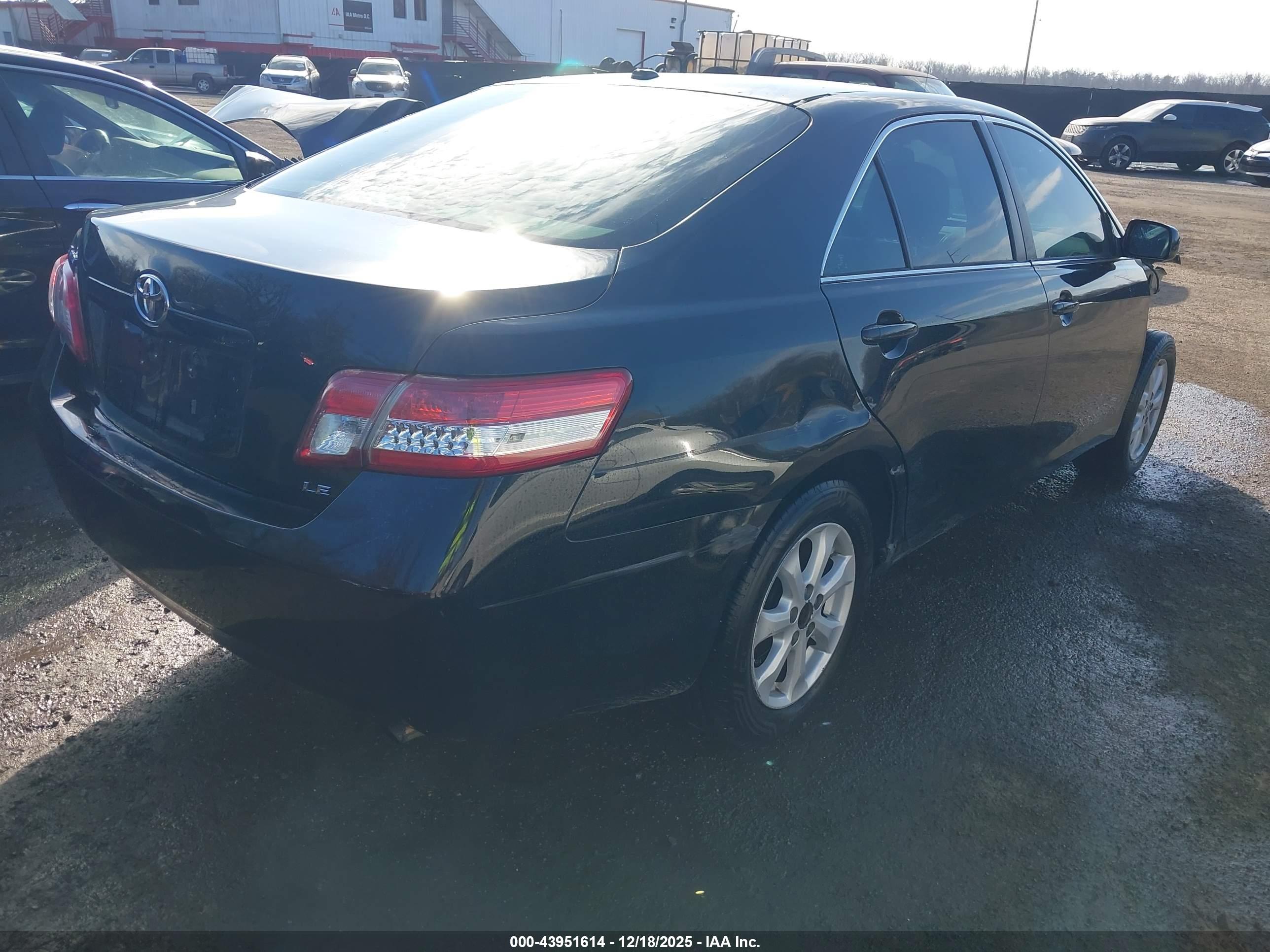 TOYOTA CAMRY image 4