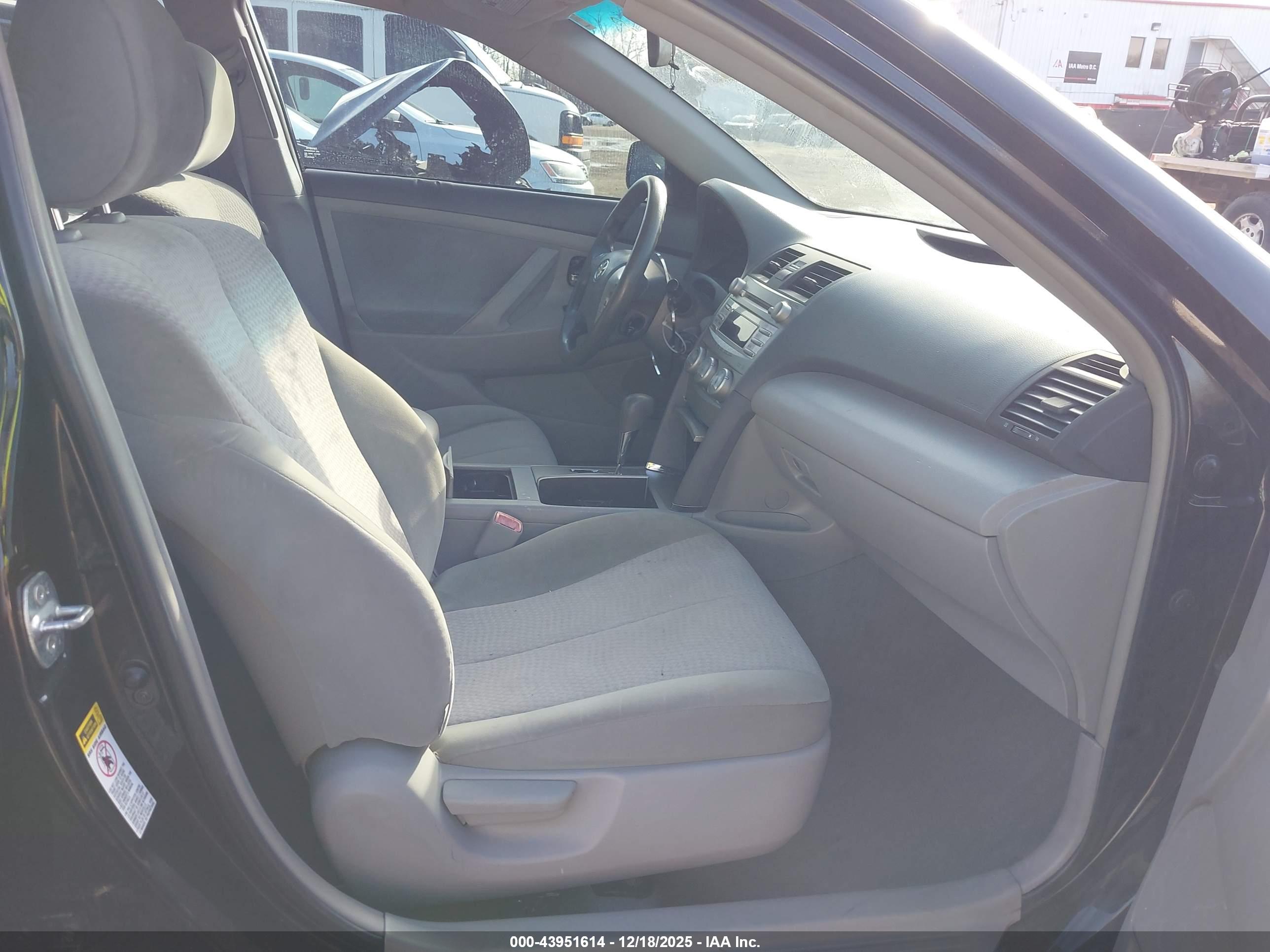 TOYOTA CAMRY image 5