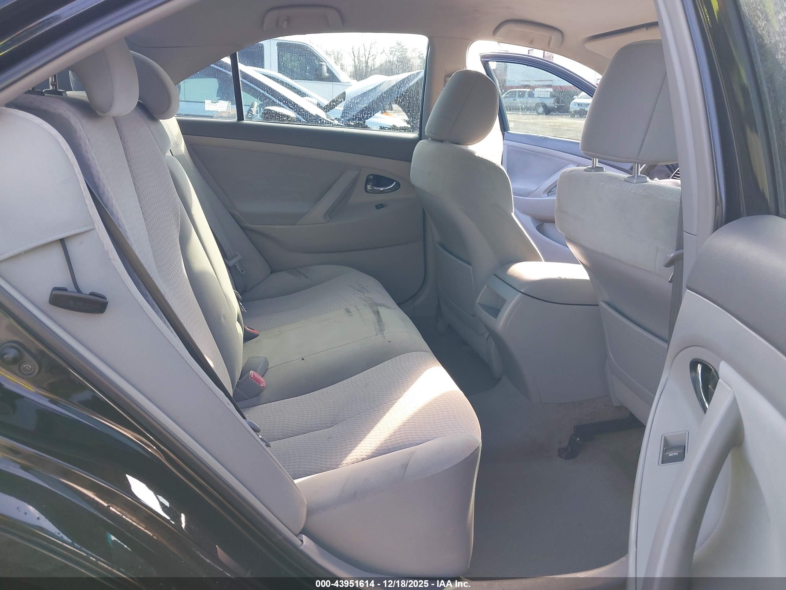 TOYOTA CAMRY image 8