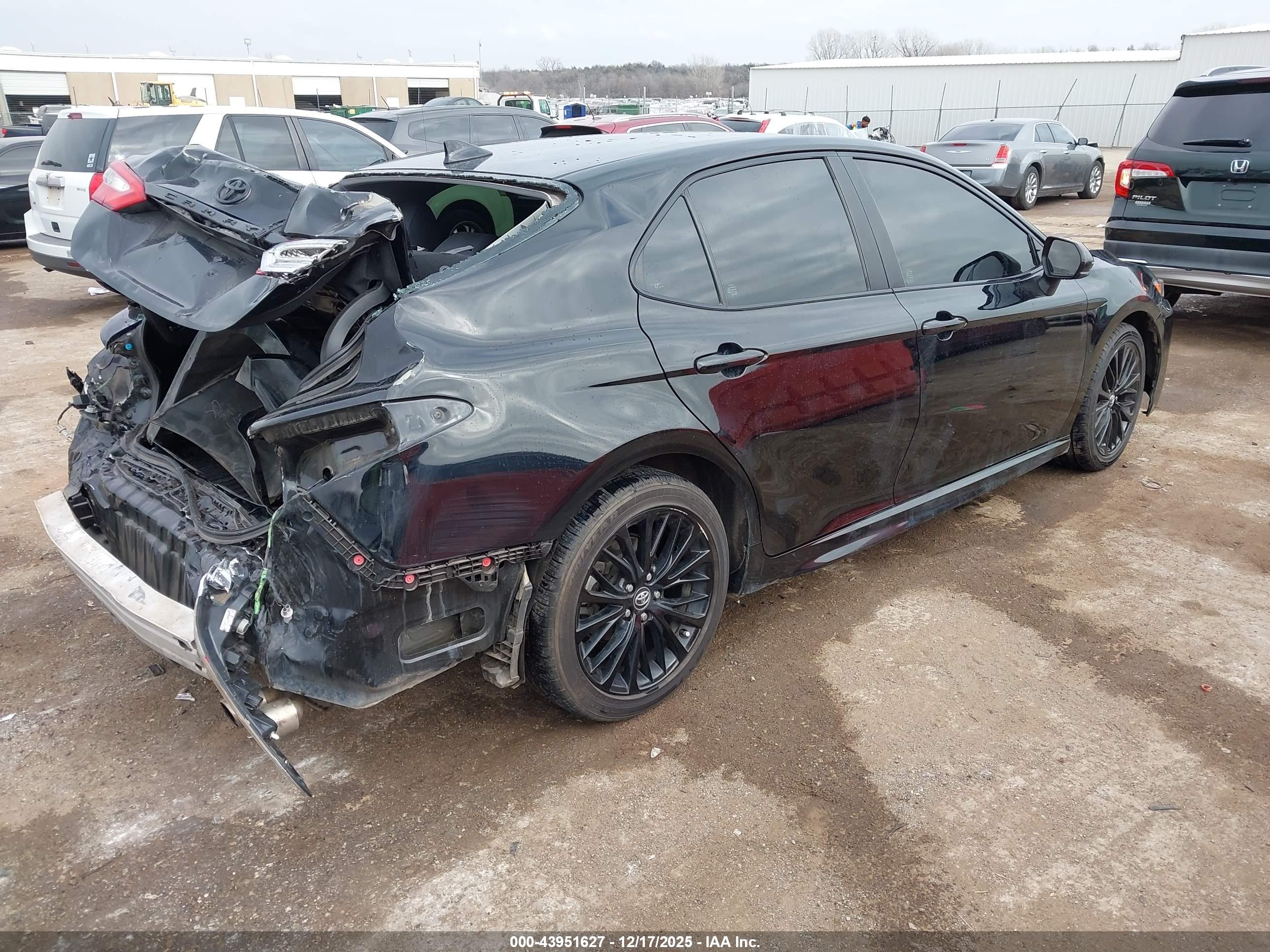 TOYOTA CAMRY image 4