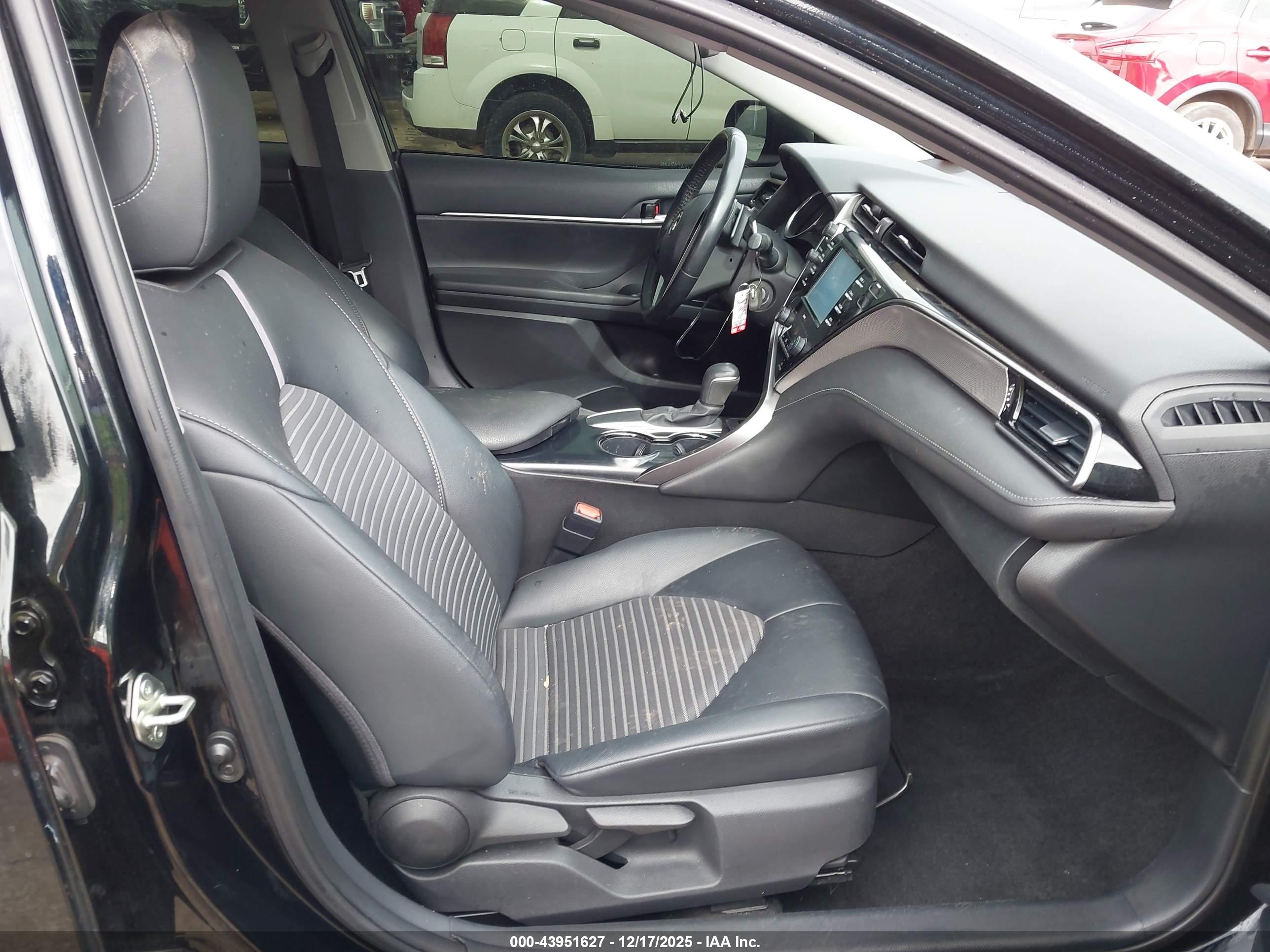 TOYOTA CAMRY image 5