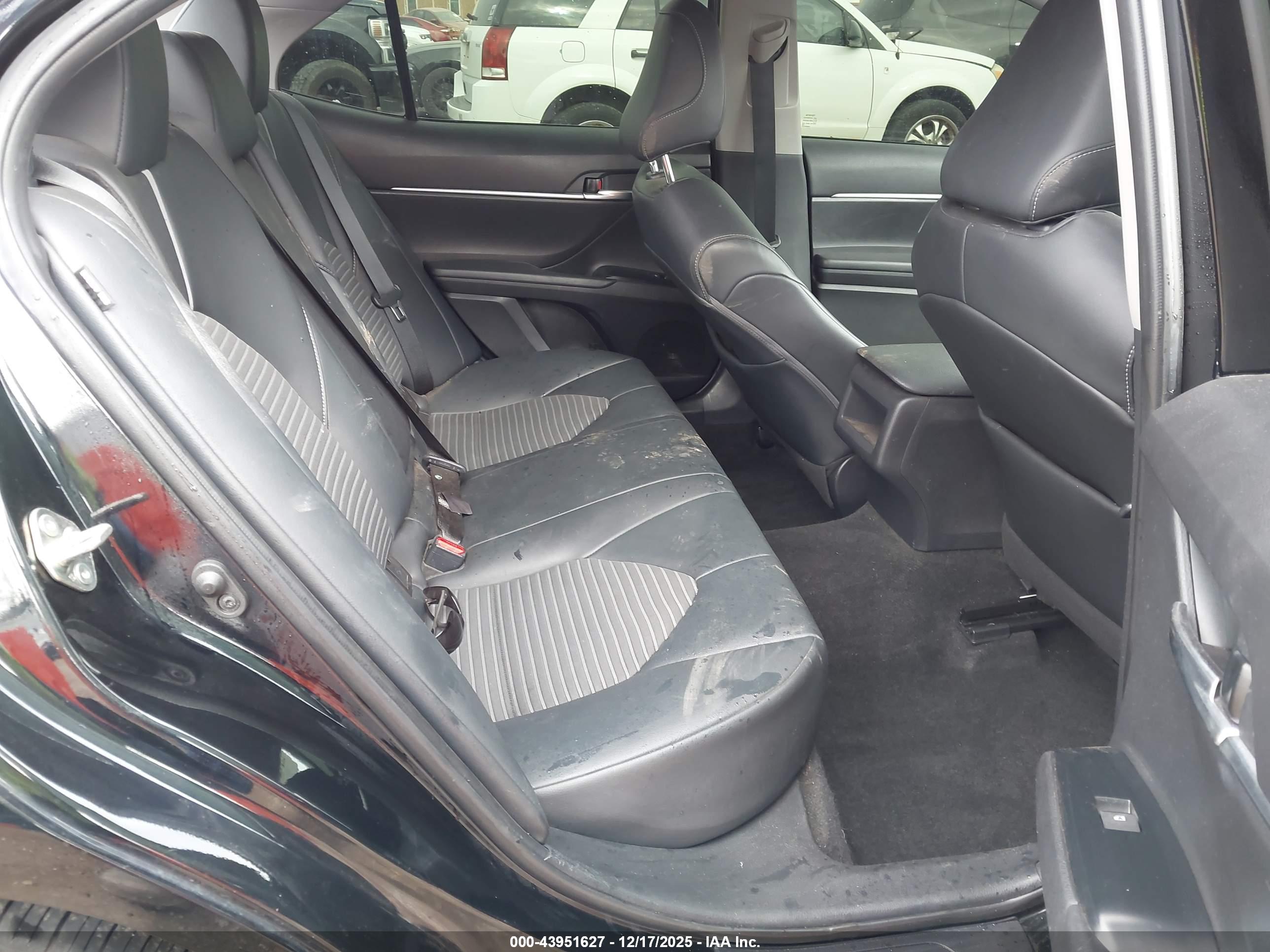 TOYOTA CAMRY image 8