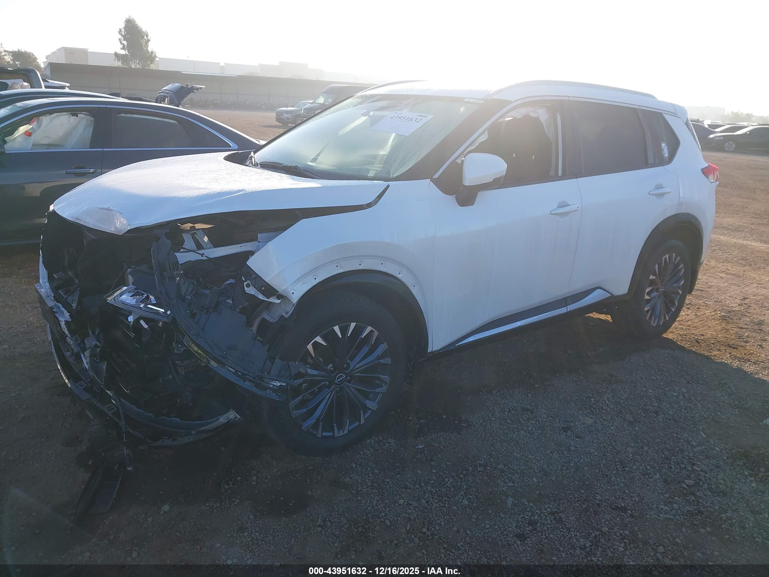 NISSAN ROGUE image 2