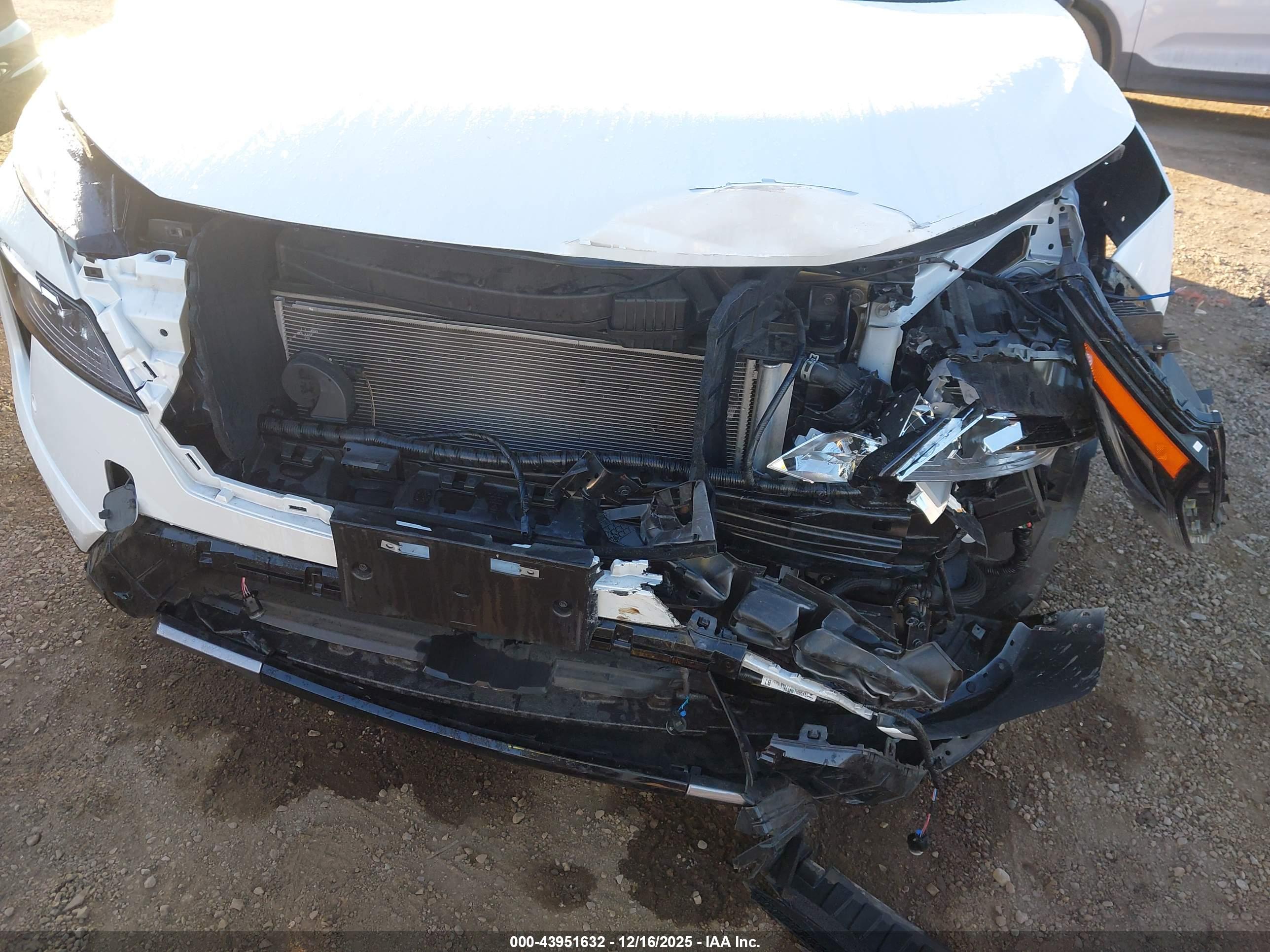 NISSAN ROGUE image 6