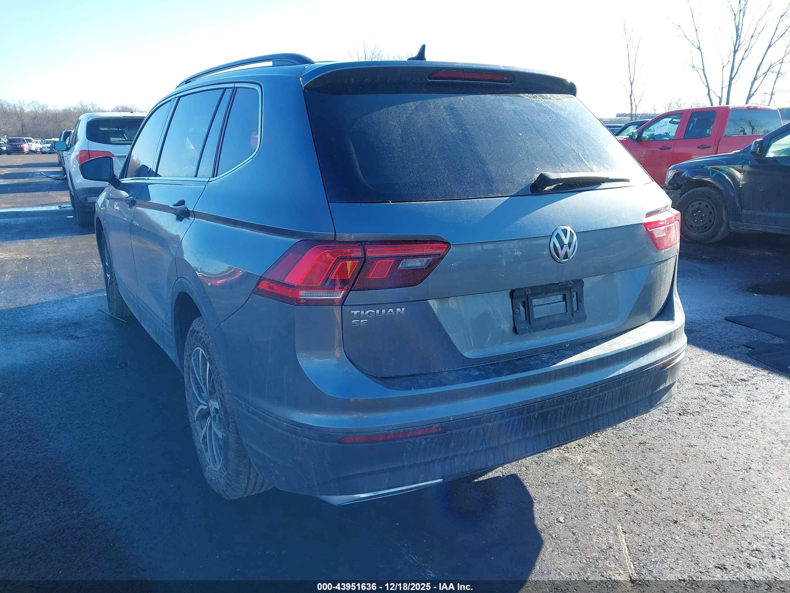 VOLKSWAGEN TIGUAN image 3
