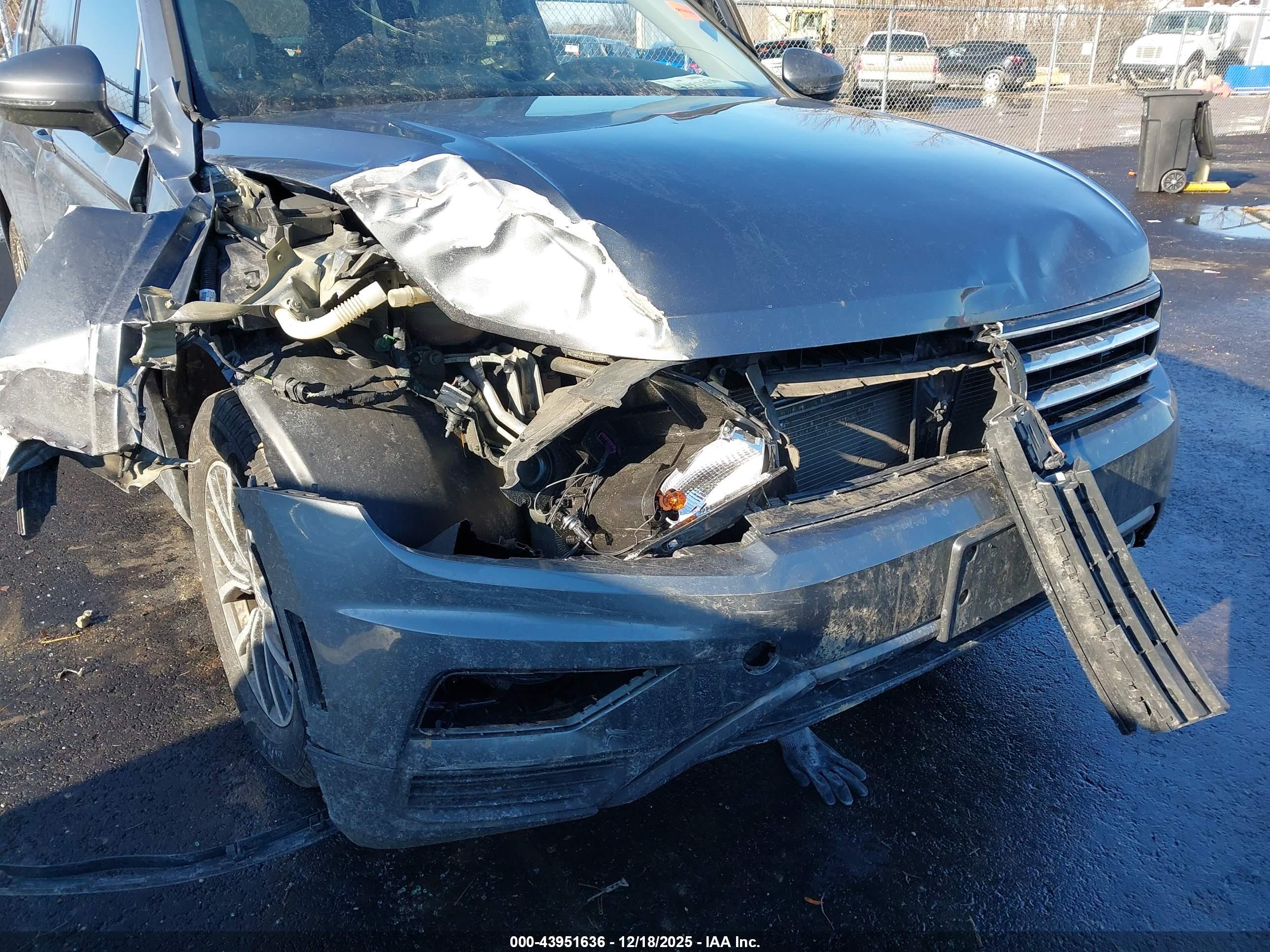 VOLKSWAGEN TIGUAN image 6