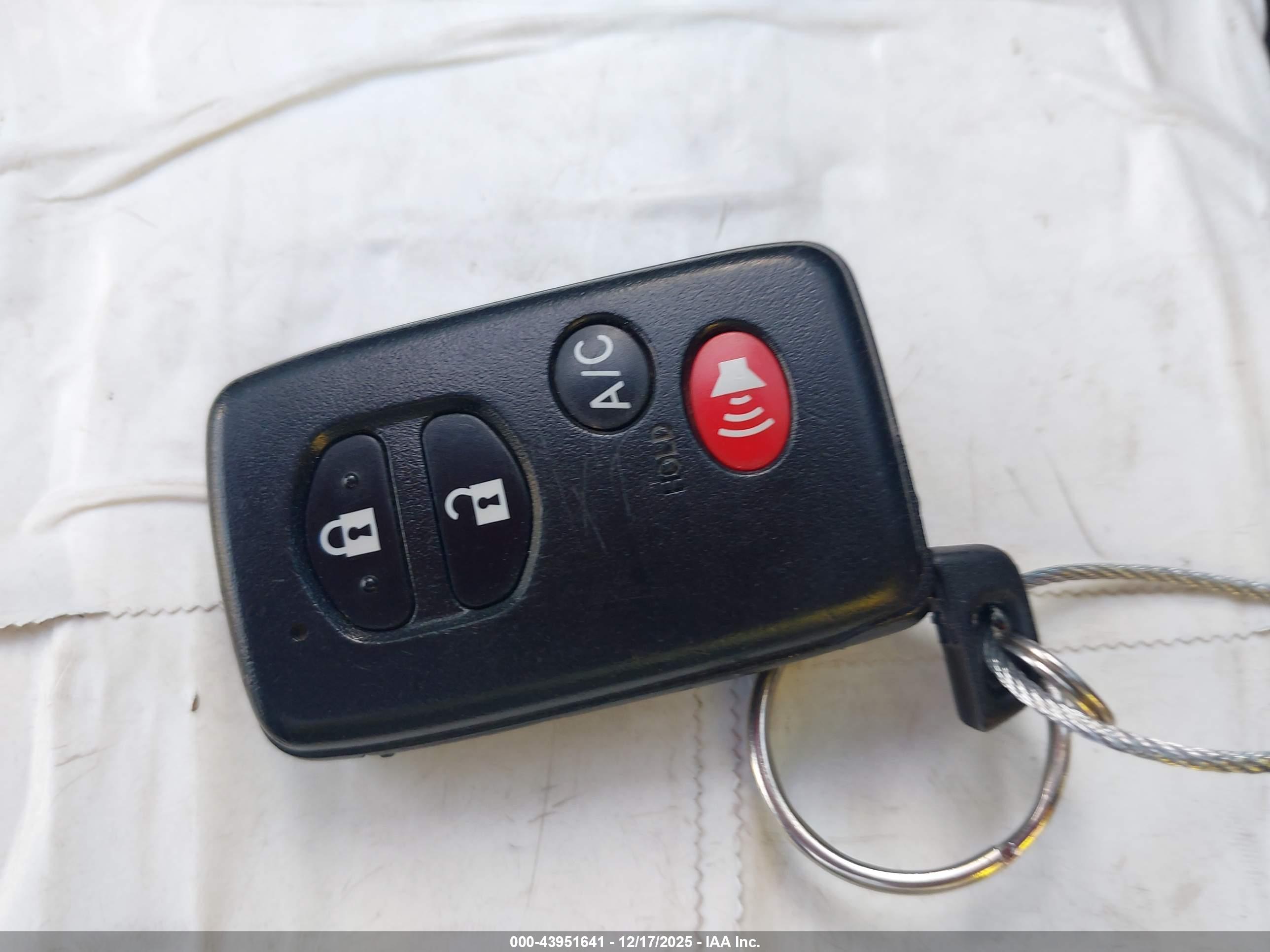TOYOTA PRIUS image 11