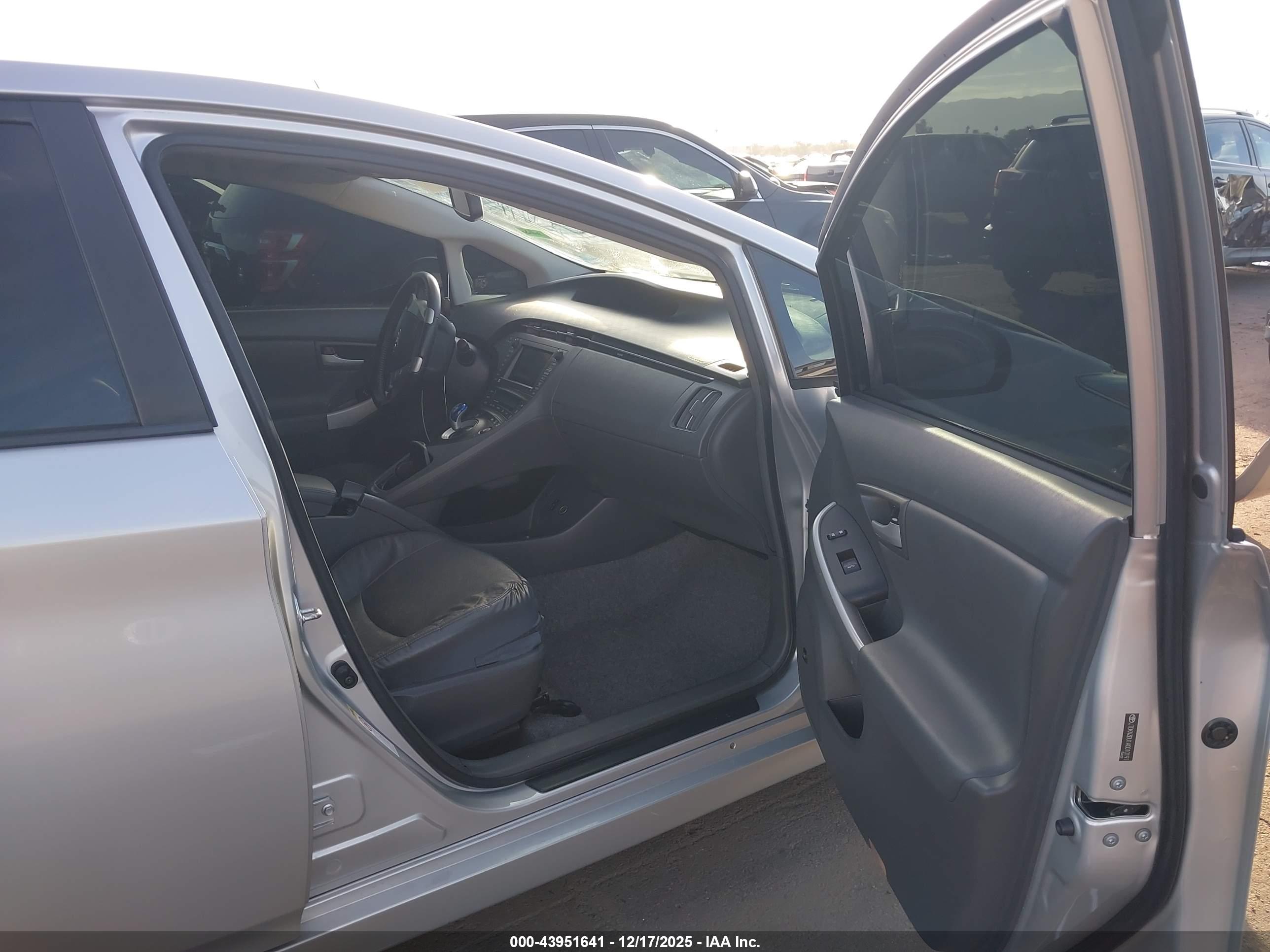 TOYOTA PRIUS image 5