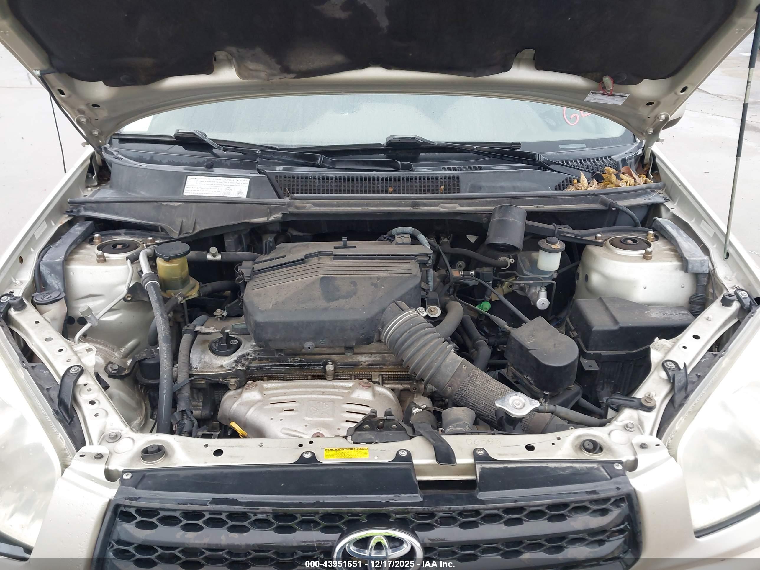TOYOTA RAV4 image 10