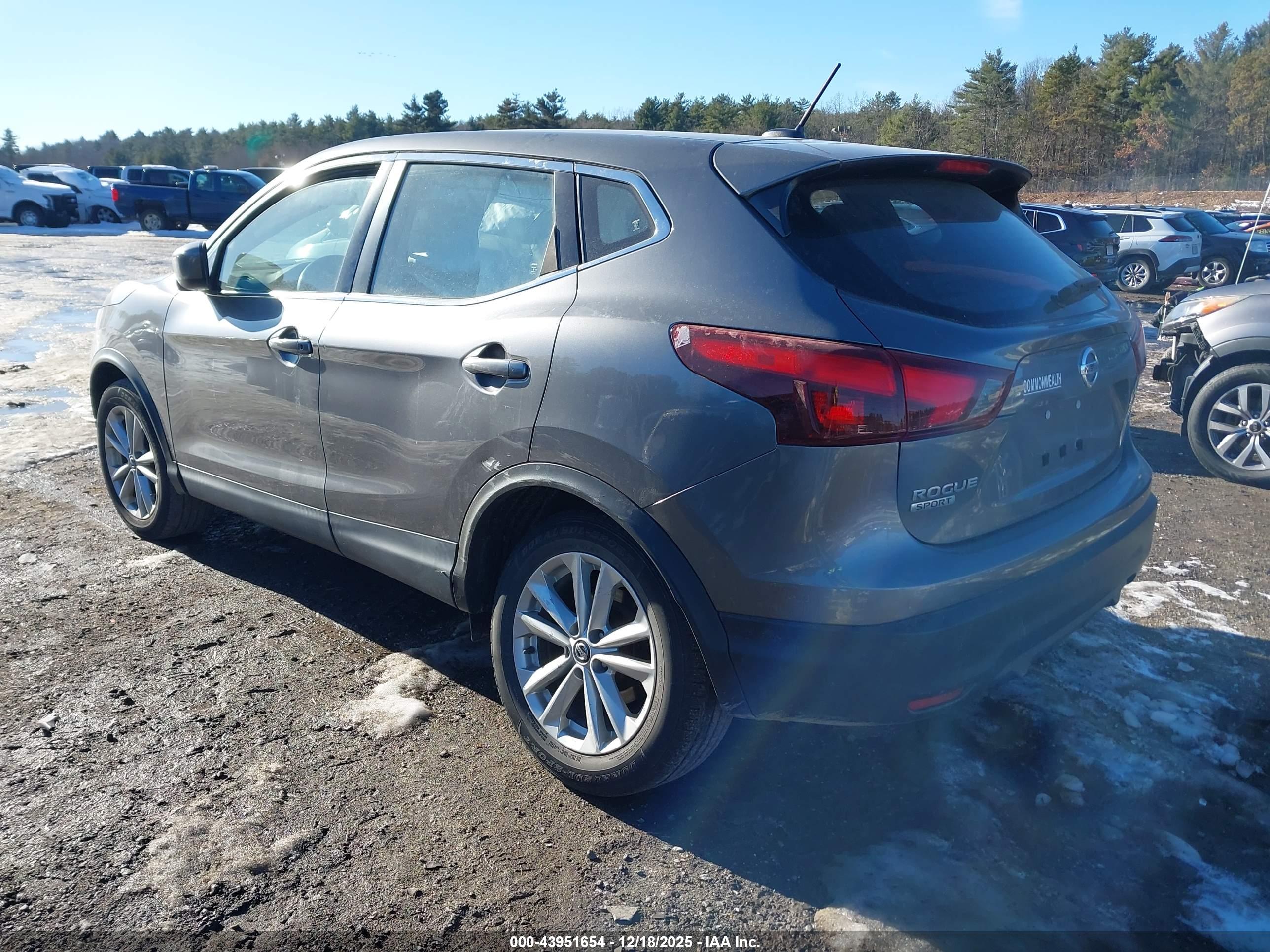 NISSAN ROGUE image 3