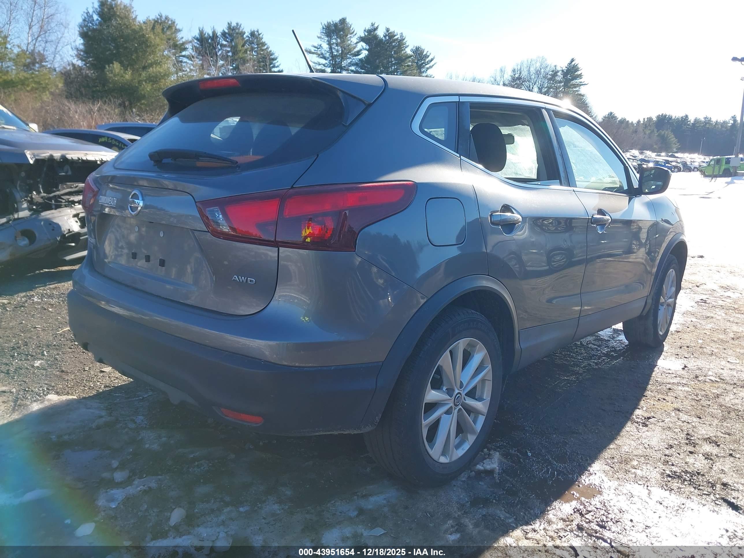 NISSAN ROGUE image 4