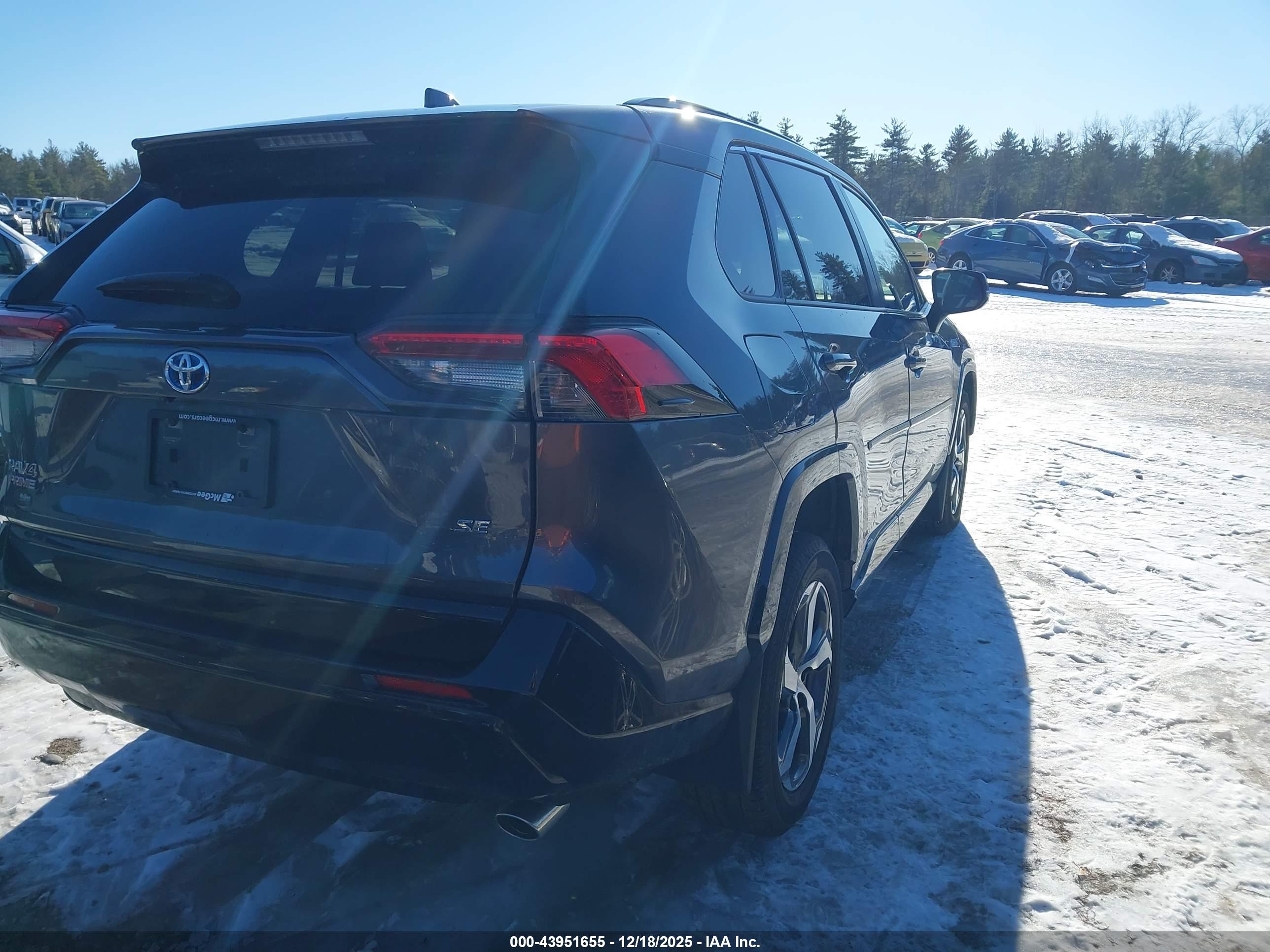 TOYOTA RAV4 image 4