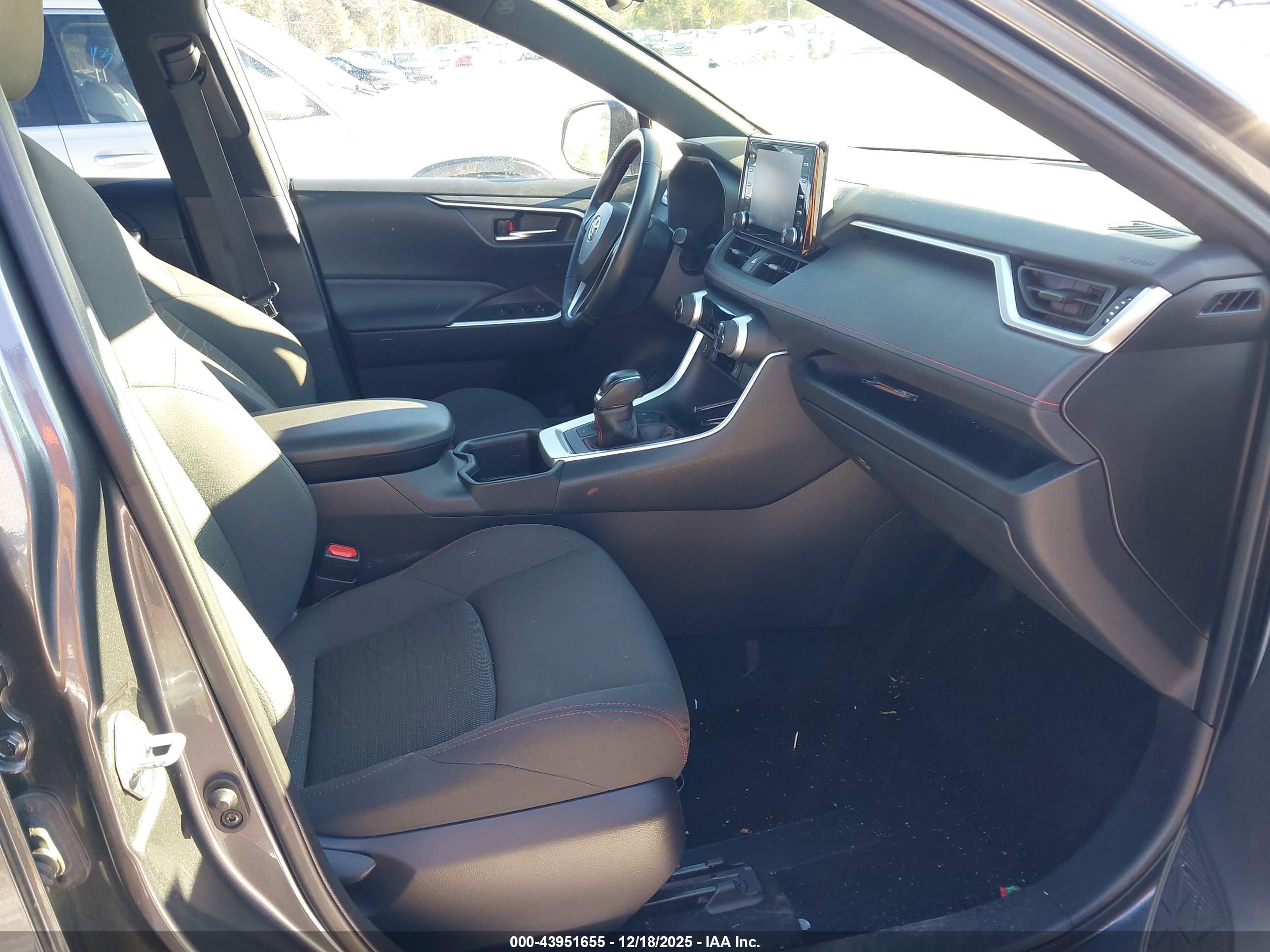 TOYOTA RAV4 image 5