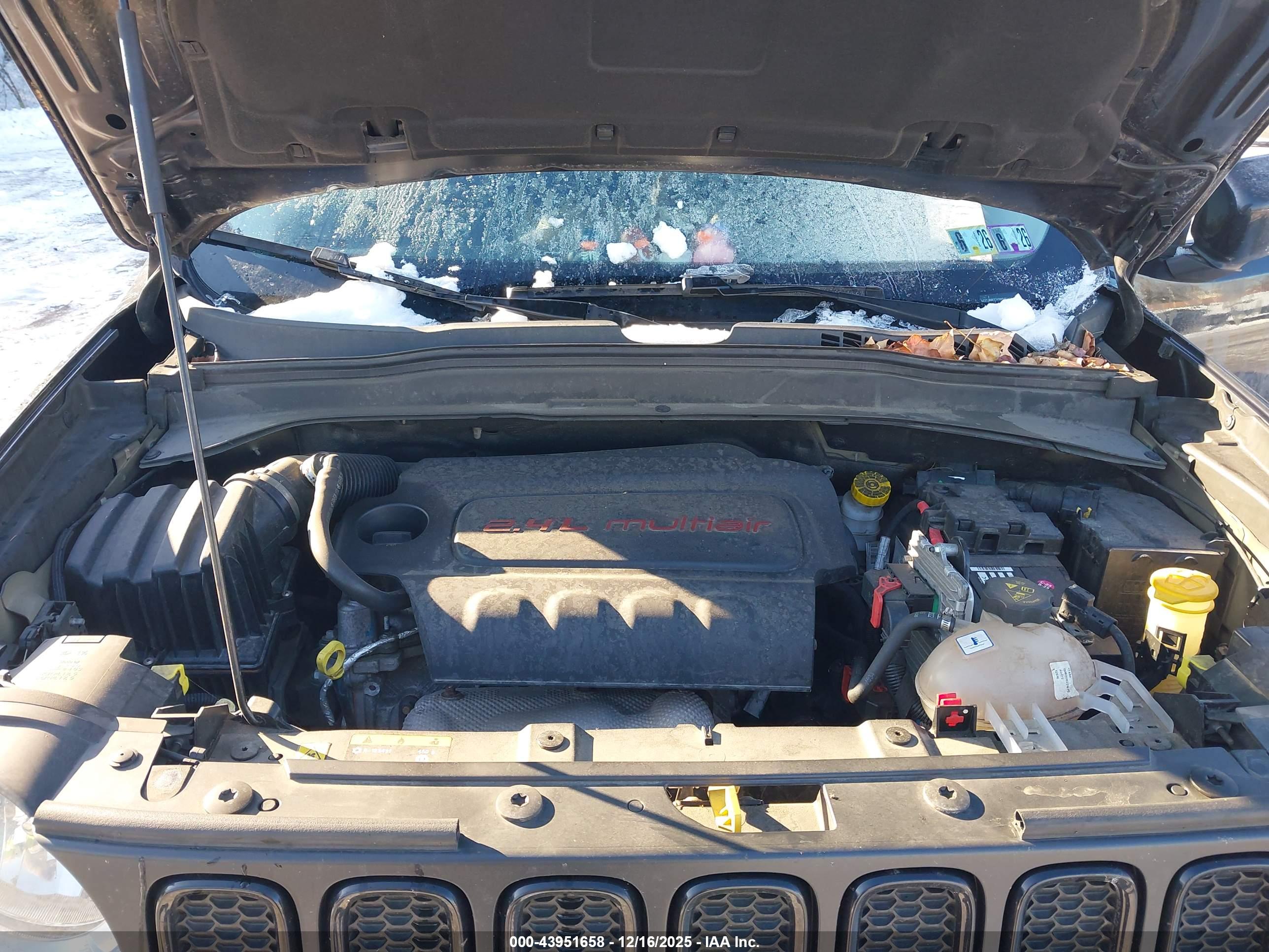JEEP RENEGADE image 10