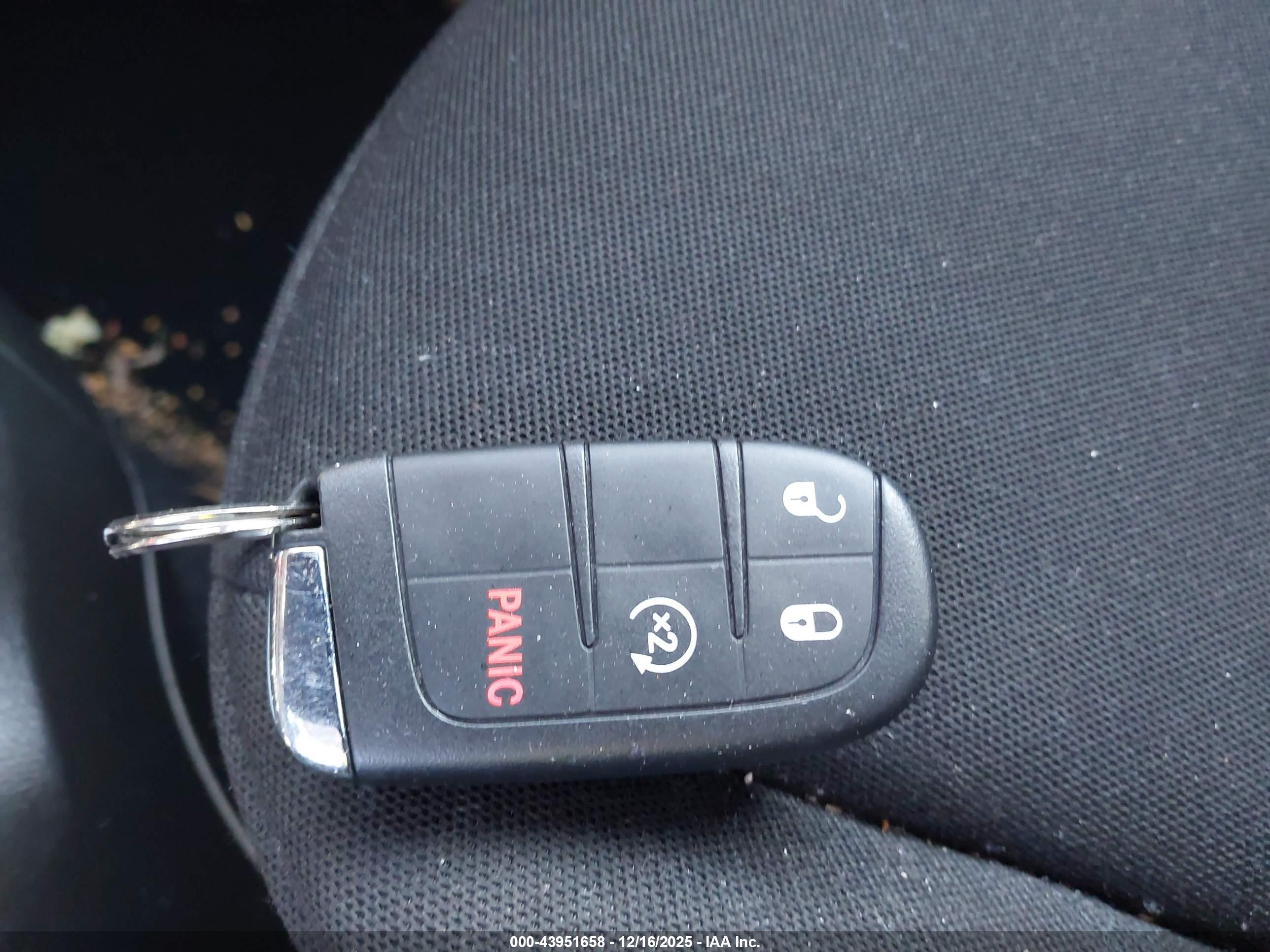 JEEP RENEGADE image 11