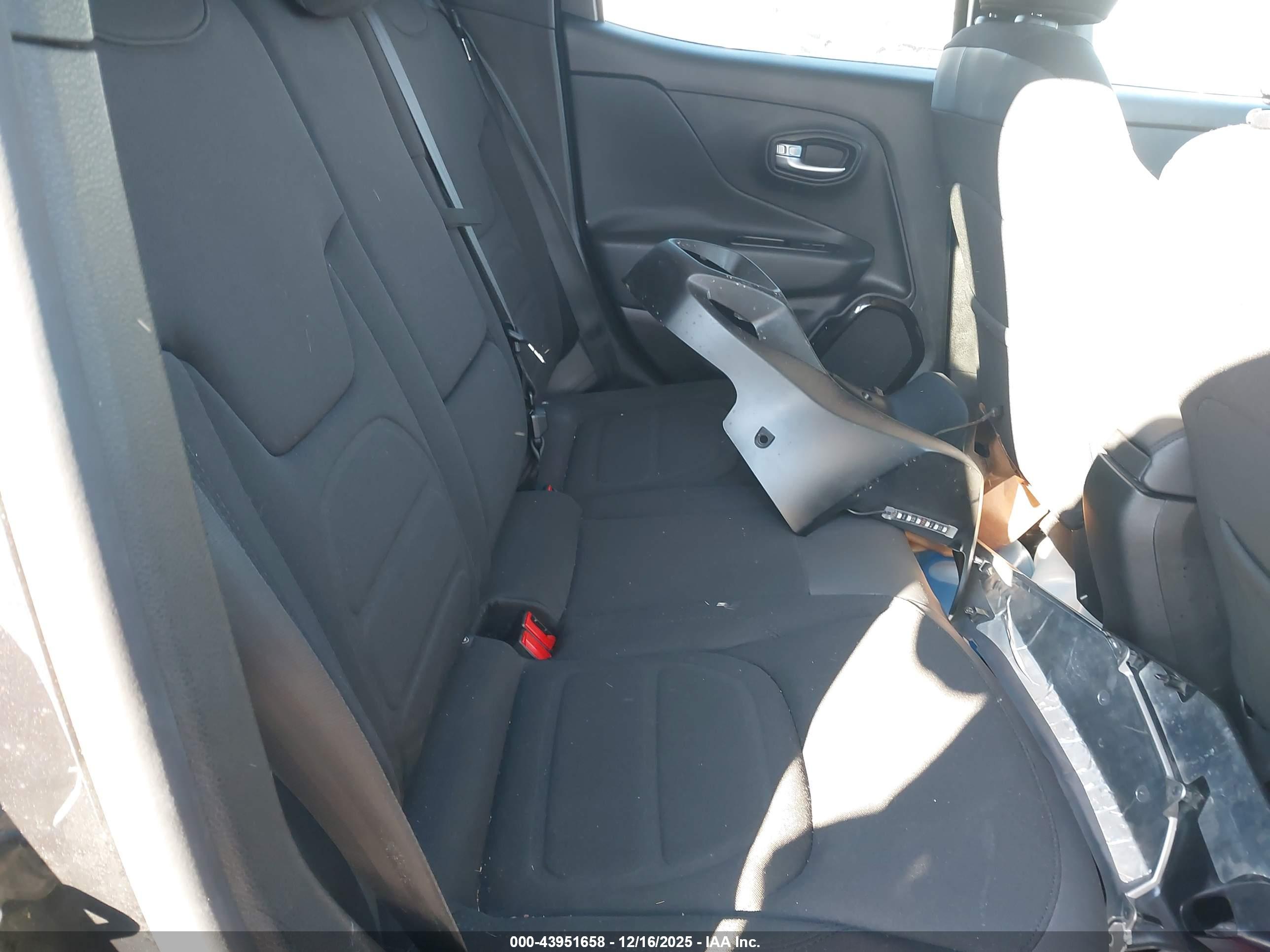 JEEP RENEGADE image 8
