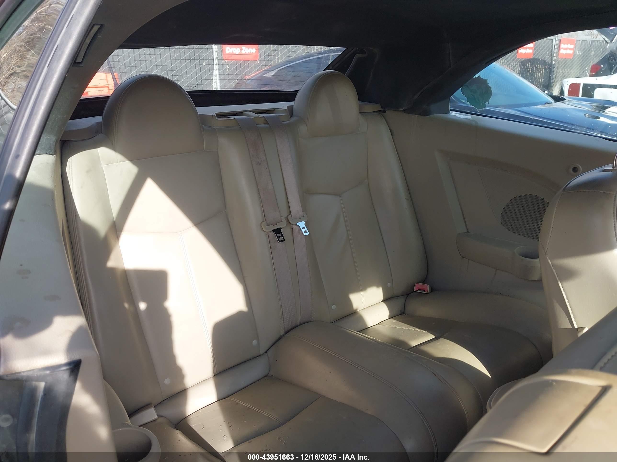 CHRYSLER 200 image 8