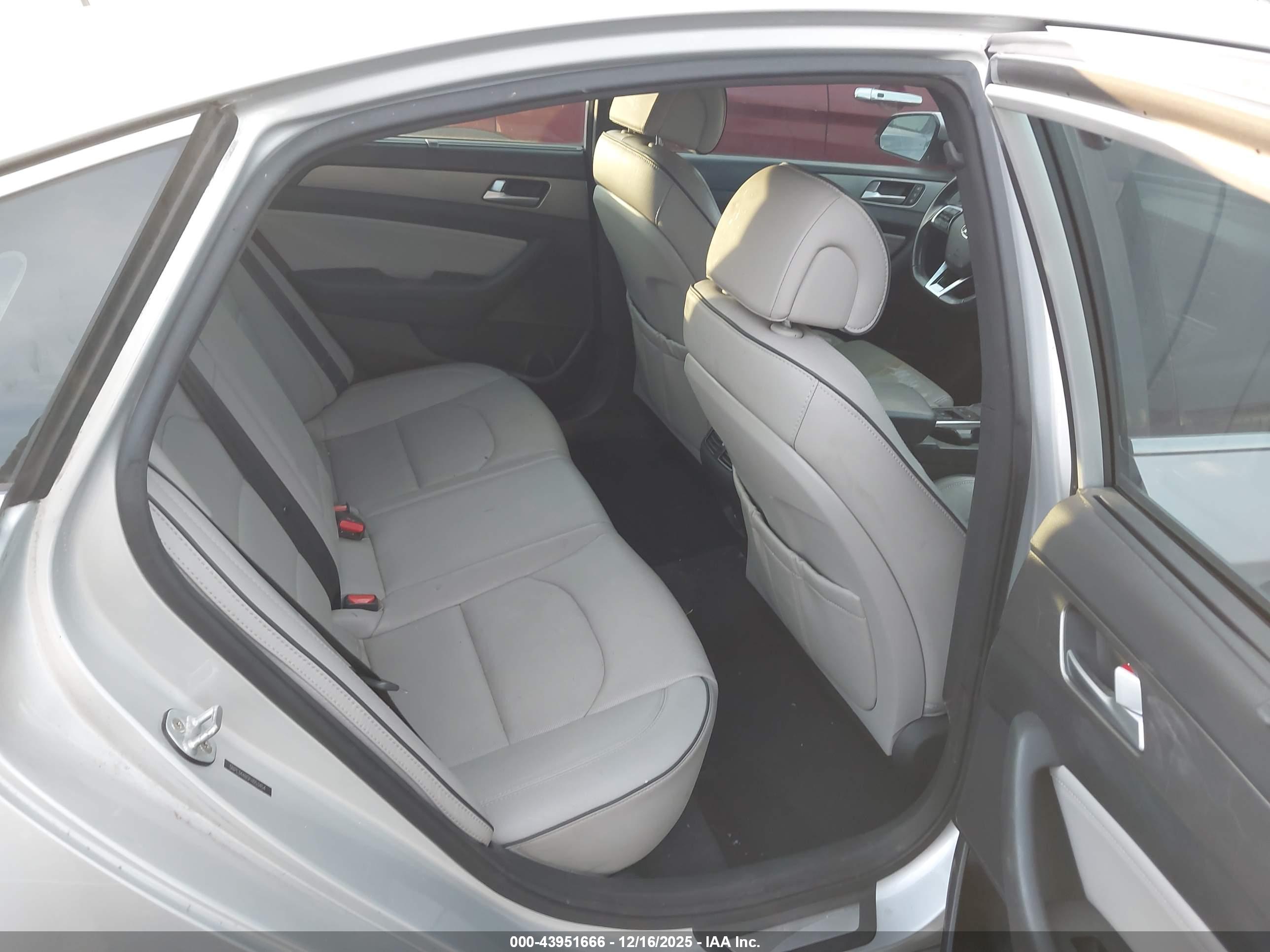 HYUNDAI SONATA image 8