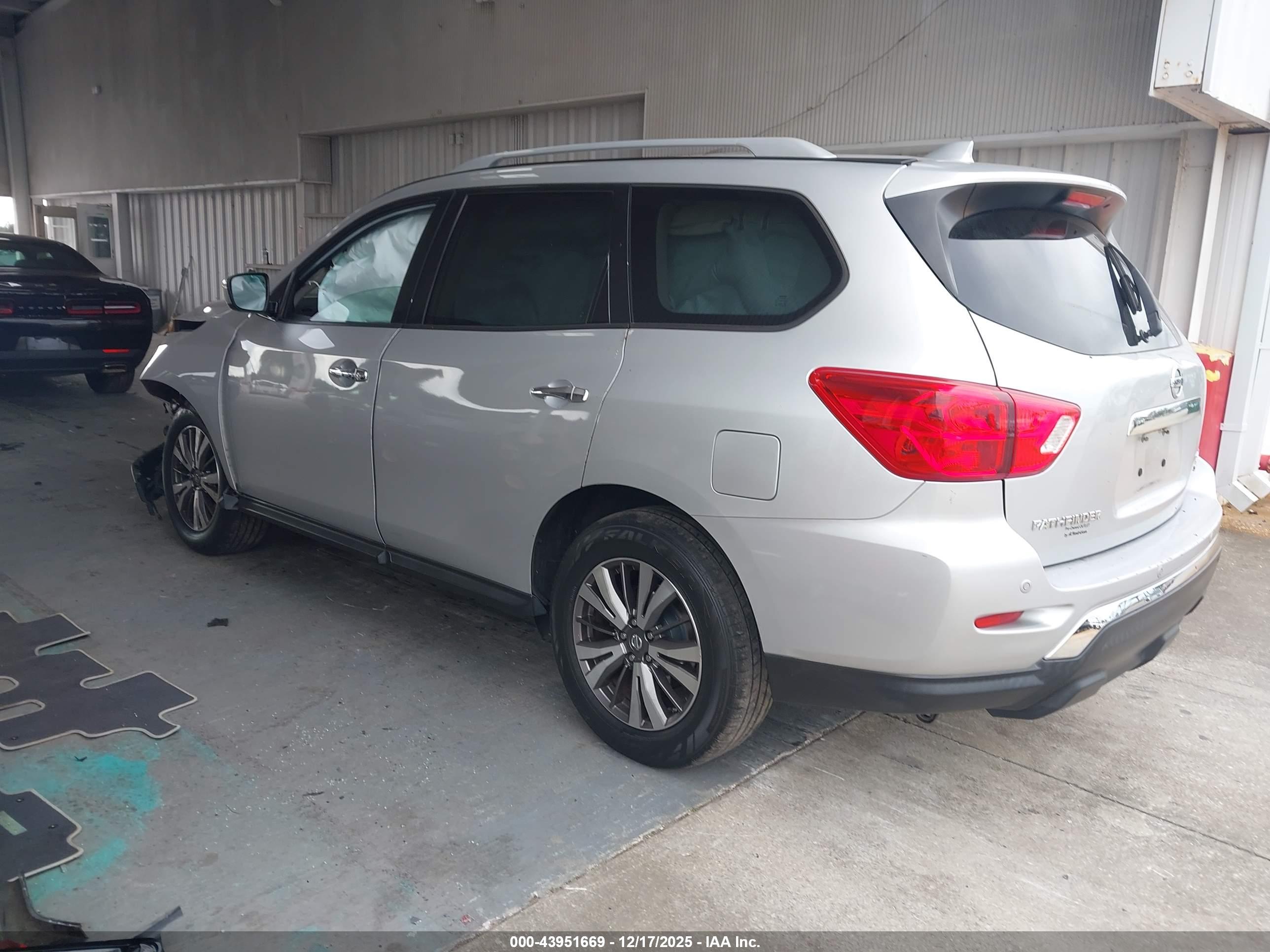 NISSAN PATHFINDER image 3