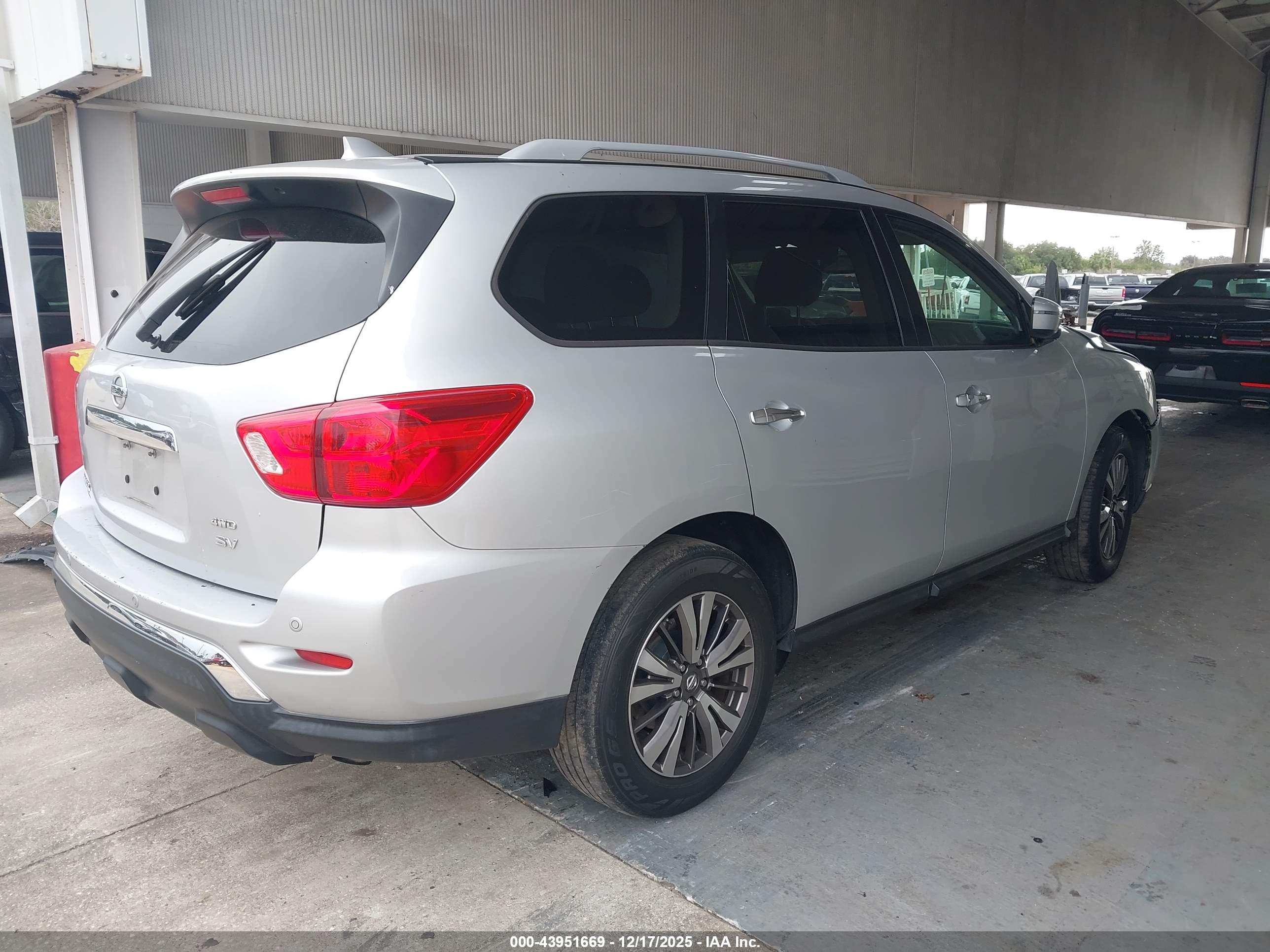 NISSAN PATHFINDER image 4