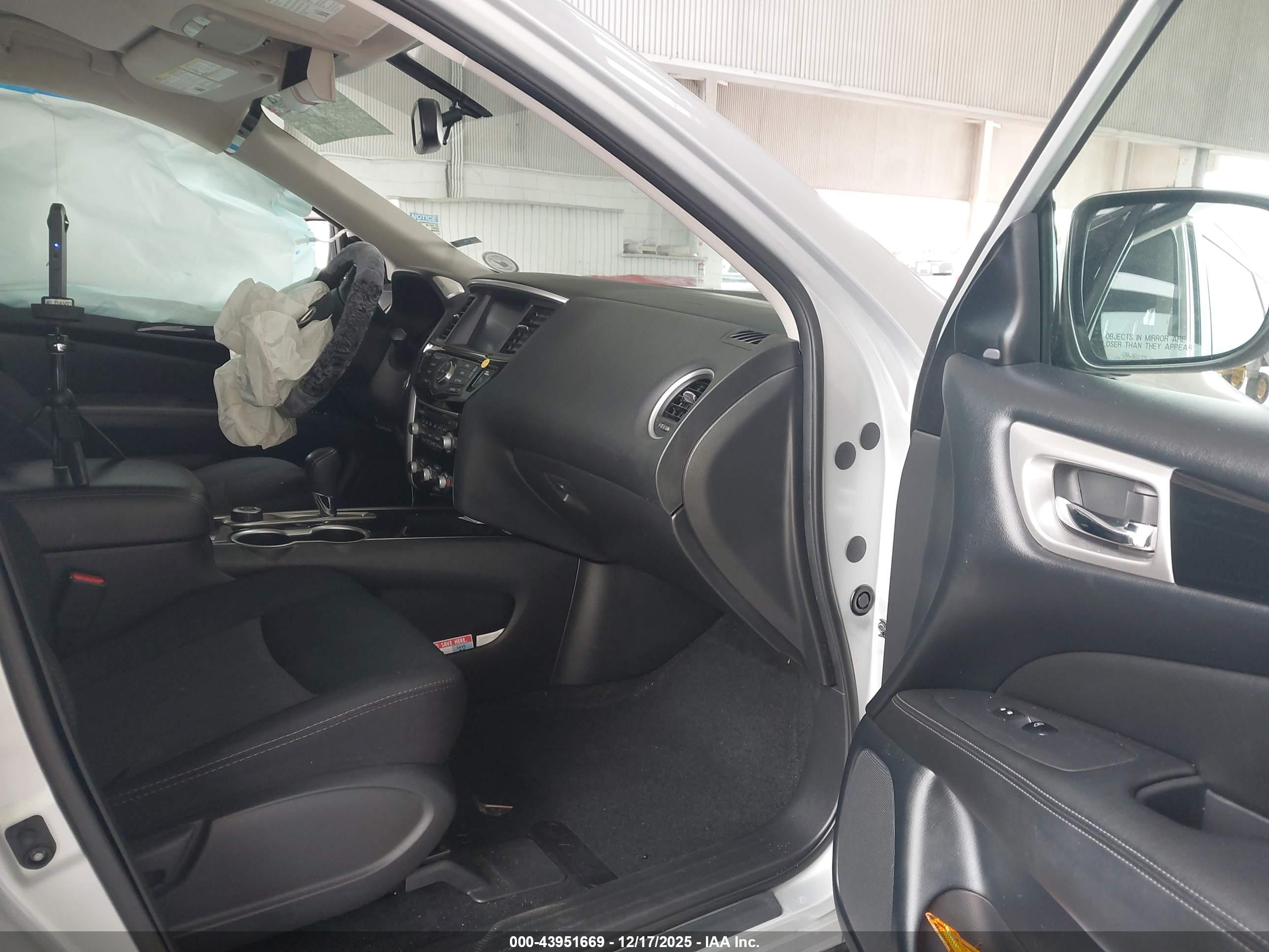 NISSAN PATHFINDER image 5